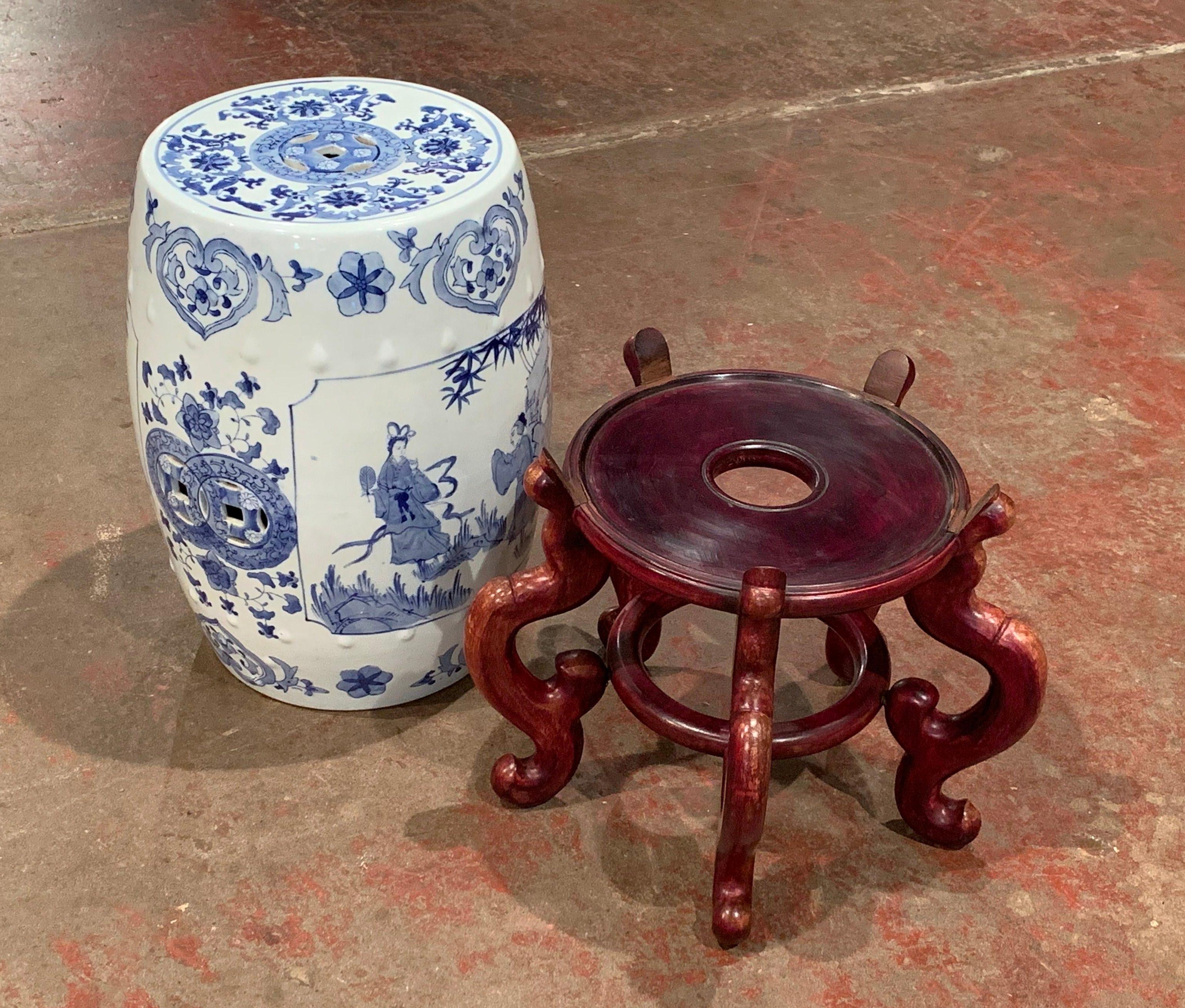 Mid-20th Century Chinese Porcelain Garden Stool on Carved Stand 4