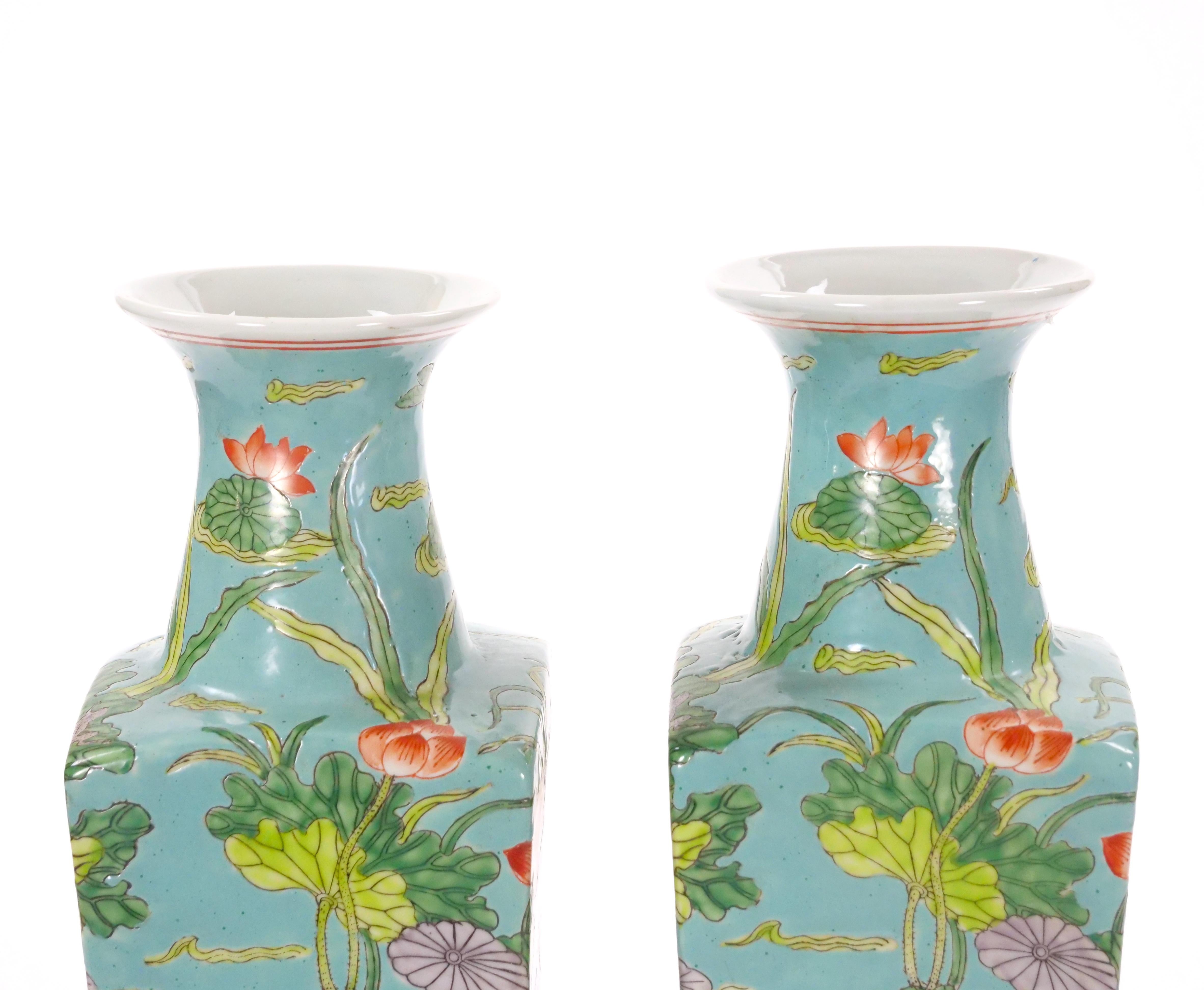 Vaso di porcellana cinese della metà del XX secolo / Forma a balaustro quadrato In condizioni buone in vendita a Tarry Town, NY