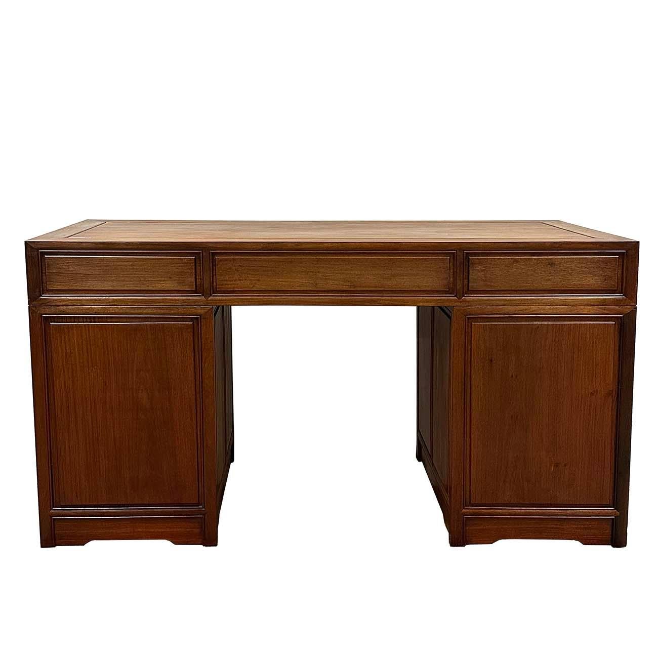 Bureau chinois en bois de rose sculpté du milieu du 20e siècle en vente 7