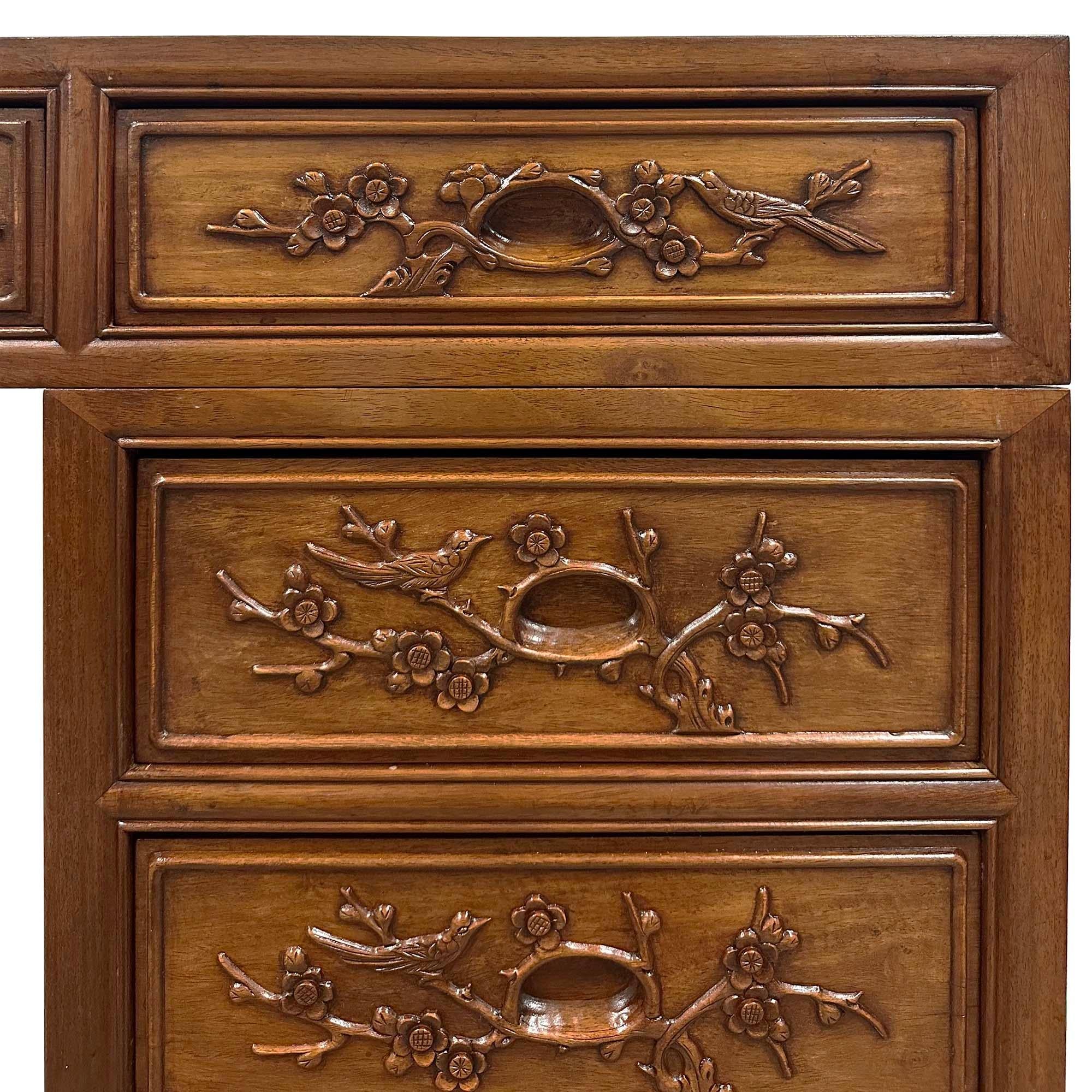 Bureau chinois en bois de rose sculpté du milieu du 20e siècle en vente 1
