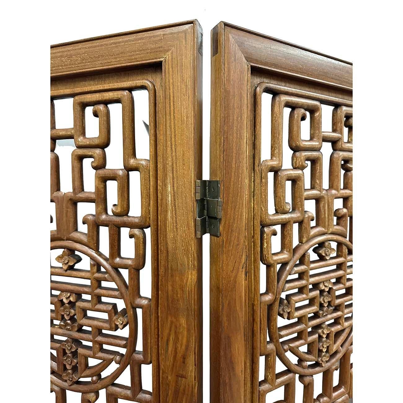 Mid-20th Century Chinese Rosewood Open Carved Screen/Room Divider For Sale 5
