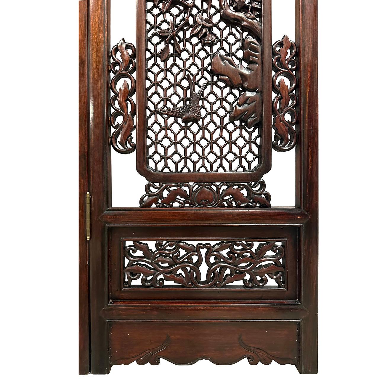 Mid-20th Century Chinese Rosewood Open Carved Screen/Room Divider For Sale 6
