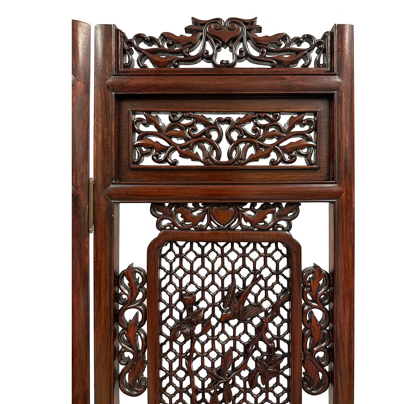Mid-20th Century Chinese Rosewood Open Carved Screen/Room Divider For Sale 4