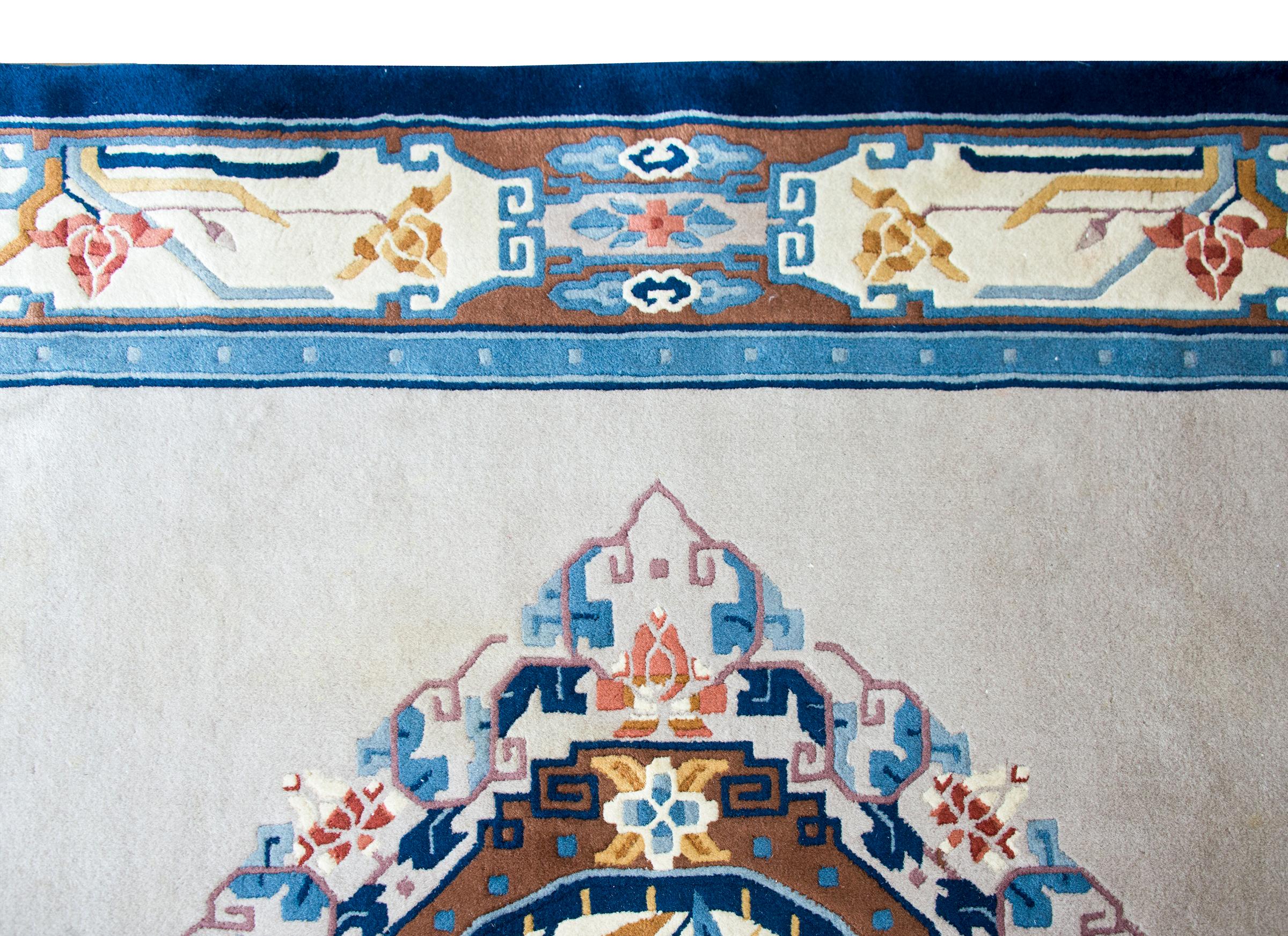 Mid-20th Century Chinese Rug For Sale 7