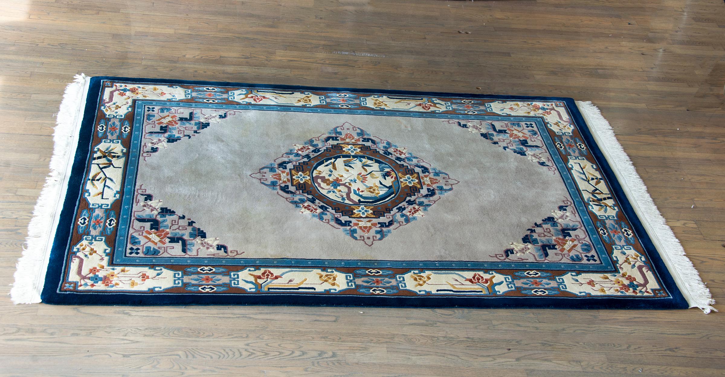 Mid-20th Century Chinese Rug For Sale 10