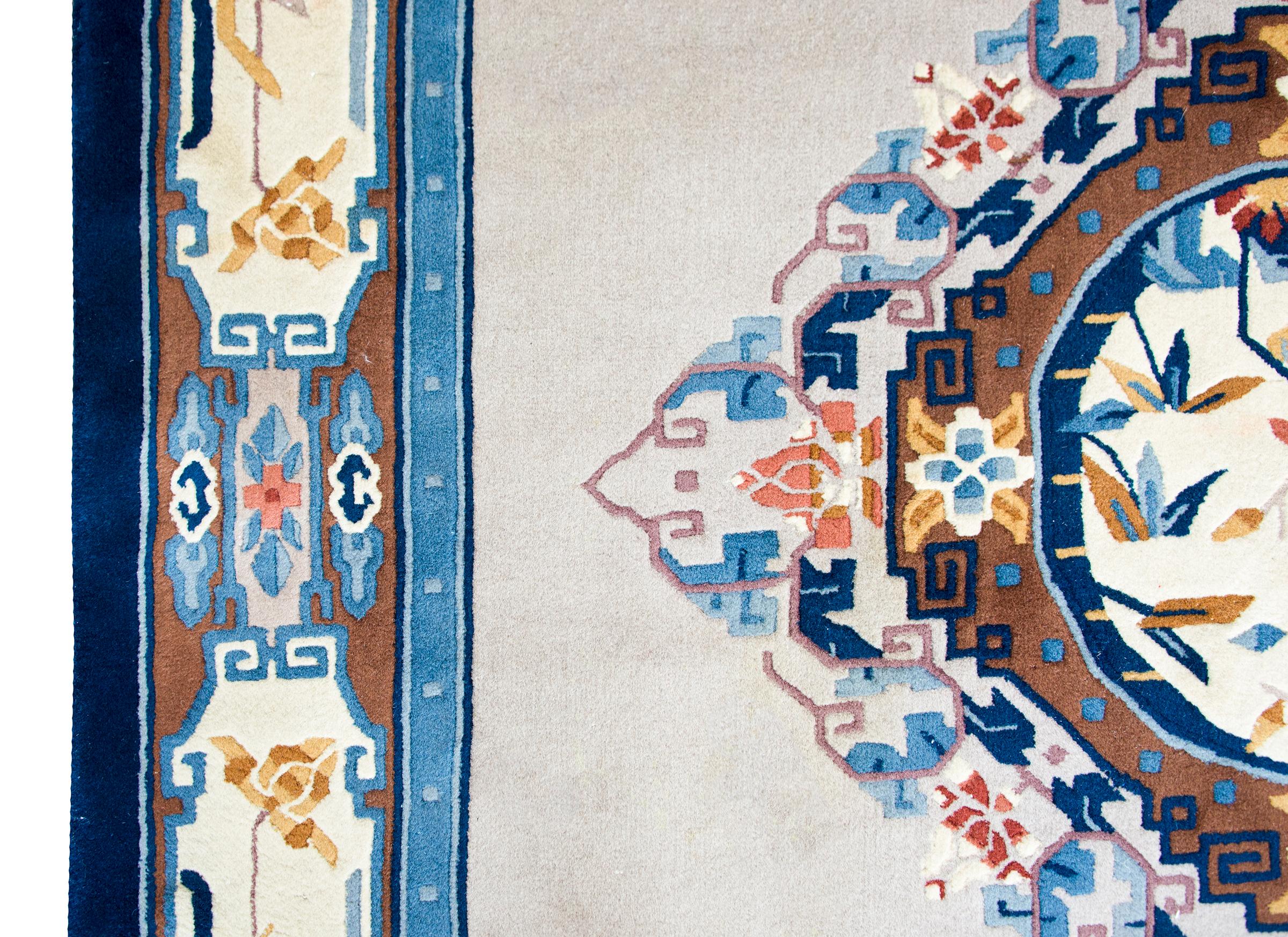 Mid-20th Century Chinese Rug For Sale 1