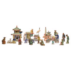 Ensemble de figurines de Bonsaï en poterie de Shiwan datant du milieu du 20e siècle