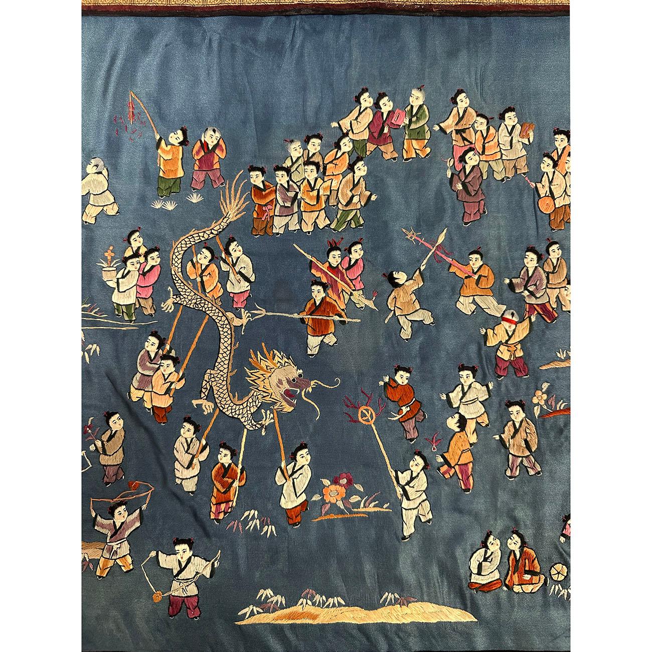 Chinesische Seidenstickerei aus der Mitte des 20. Jahrhunderts Baizi-Spielen im Frühling im Zustand „Gut“ im Angebot in Pomona, CA