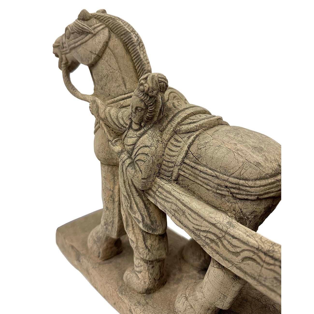 Sculpture chinoise en pierre du milieu du XXe siècle représentant un cheval et un char en vente 4