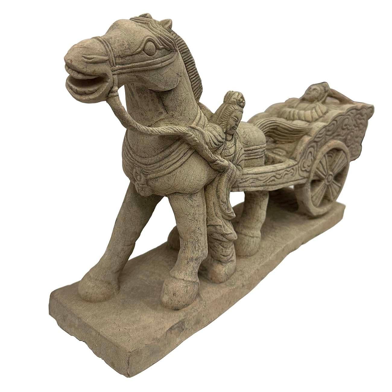 C'est une façon magnifique et sereine d'accentuer votre espace artistique intérieur ou votre jardin extérieur avec ce joli trésor en pierre de Chine.
Ce char et ce palefrenier en pierre calcaire sculptée de 21