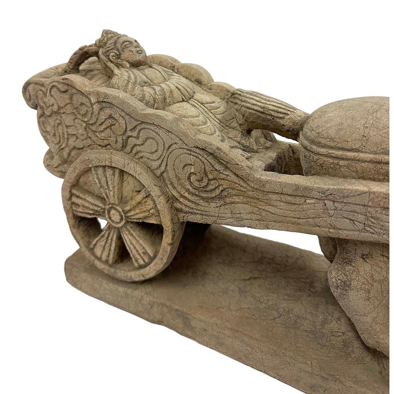 Sculpture chinoise en pierre du milieu du XXe siècle représentant un cheval et un char en vente 1