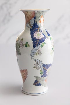 Jarrón chino de porcelana con motivos de hojas de tabaco de mediados del siglo XX