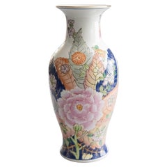 Jarrón chino de porcelana con motivos de hojas de tabaco de mediados del siglo XX