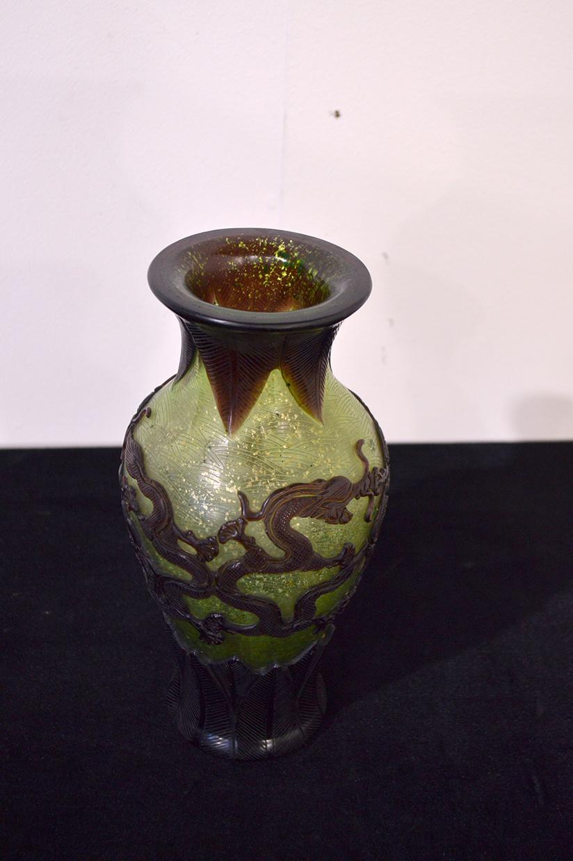 Mid-20th Century Chinese Vase in Etched Glass and Gold Leaf In Excellent Condition In CILAVEGNA, IT