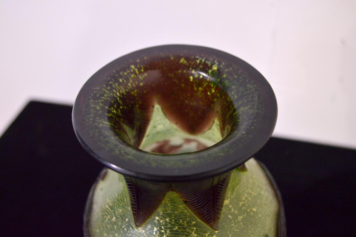 Mid-20th Century Chinese Vase in Etched Glass and Gold Leaf 1