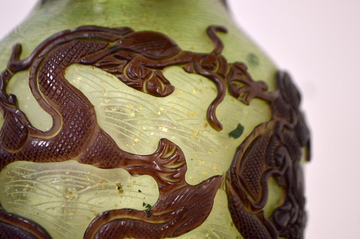 Mid-20th Century Chinese Vase in Etched Glass and Gold Leaf 4