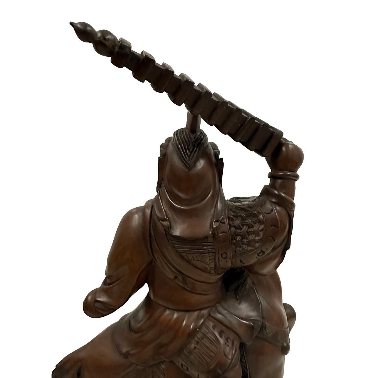 God of Martial Wealth Status, dieu chinois sculpté dans le bois du milieu du 20e siècle en vente 2