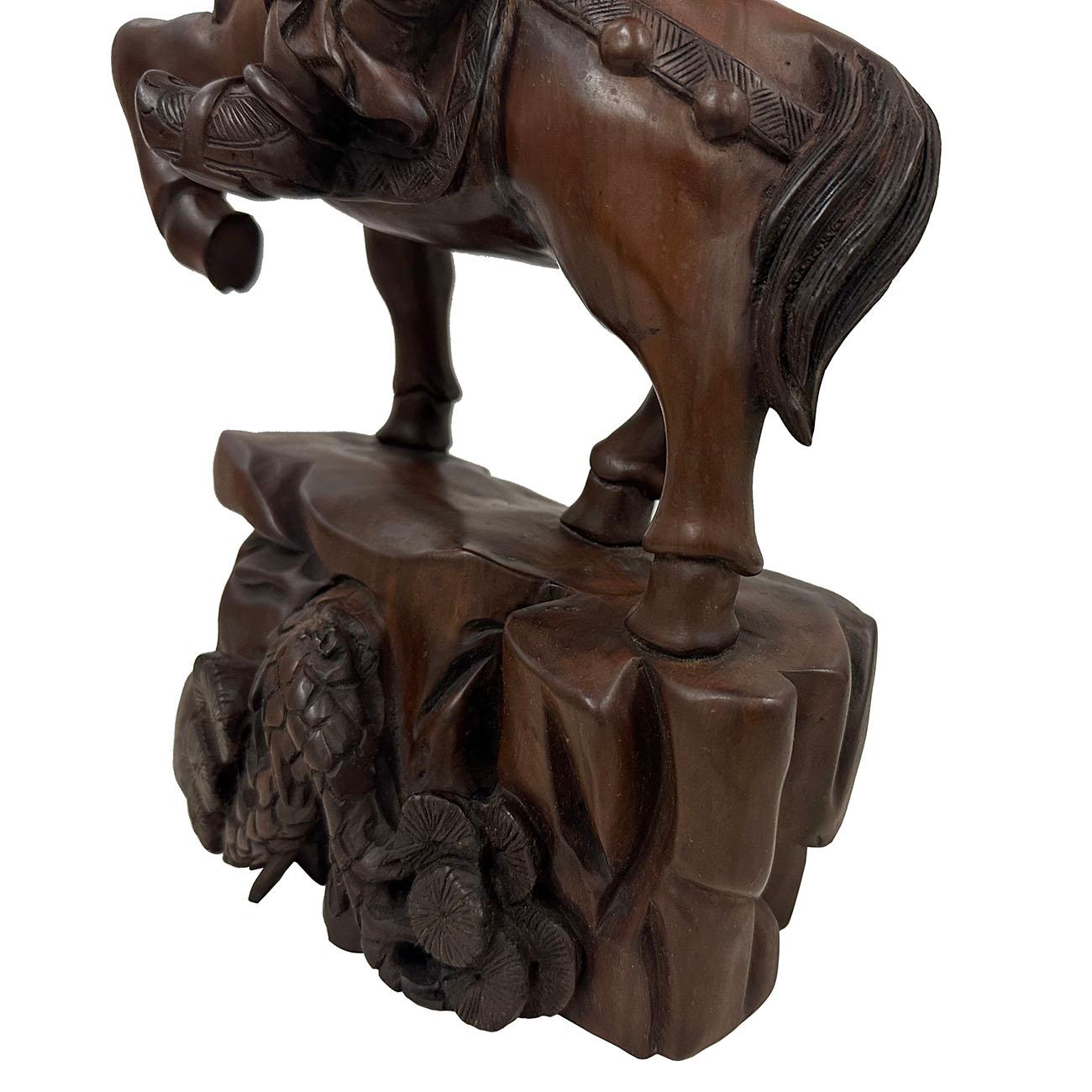 Buis God of Martial Wealth Status, dieu chinois sculpté dans le bois du milieu du 20e siècle en vente