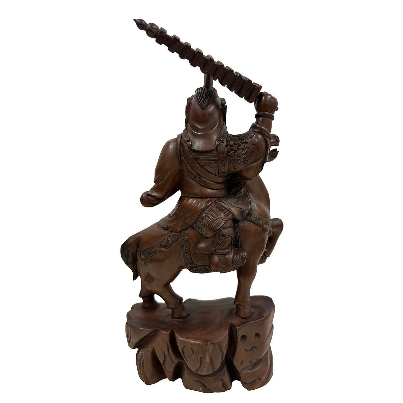 God of Martial Wealth Status, dieu chinois sculpté dans le bois du milieu du 20e siècle en vente 1