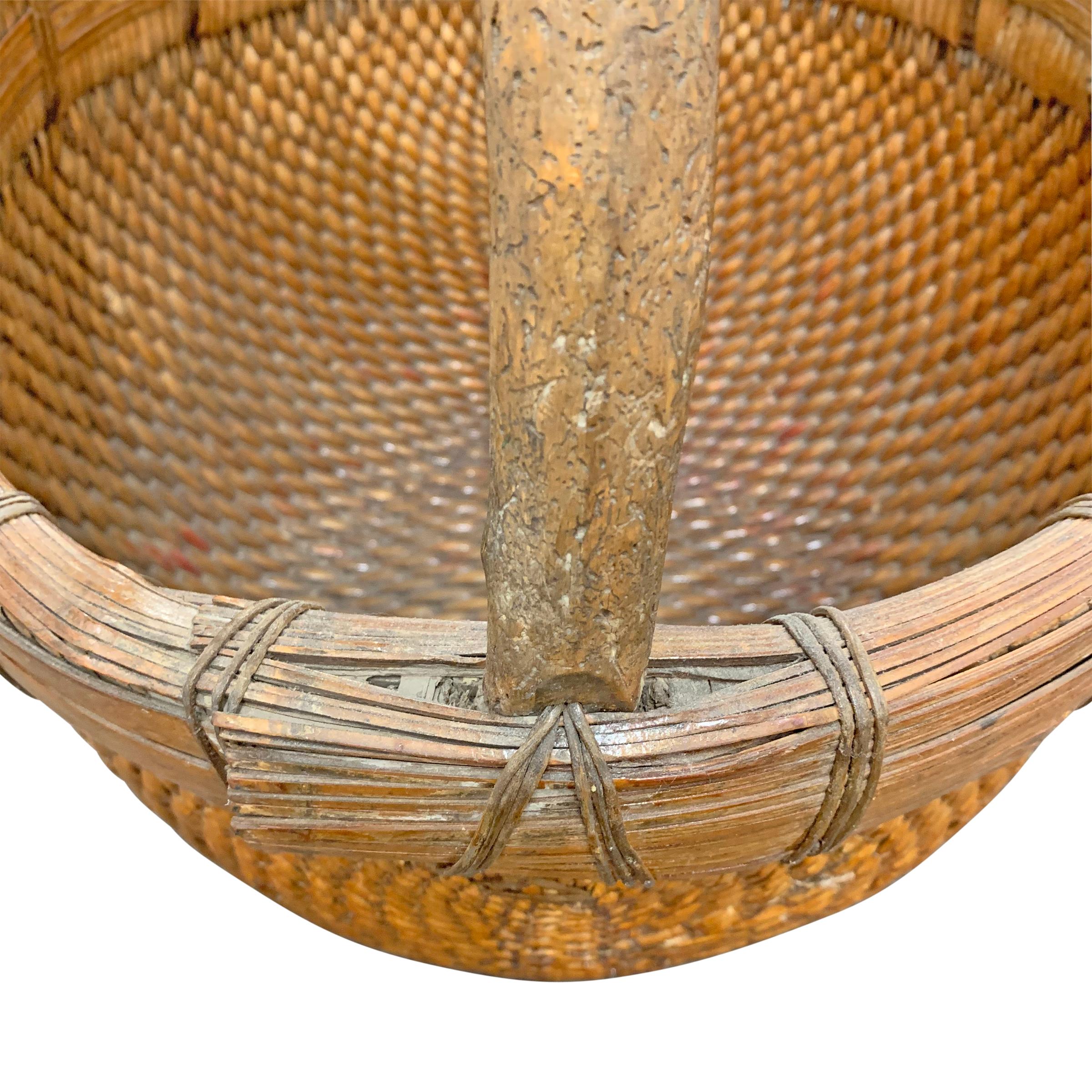 Hand-Woven Mid-20th Century Chinese Woven Reed Basket For Sale