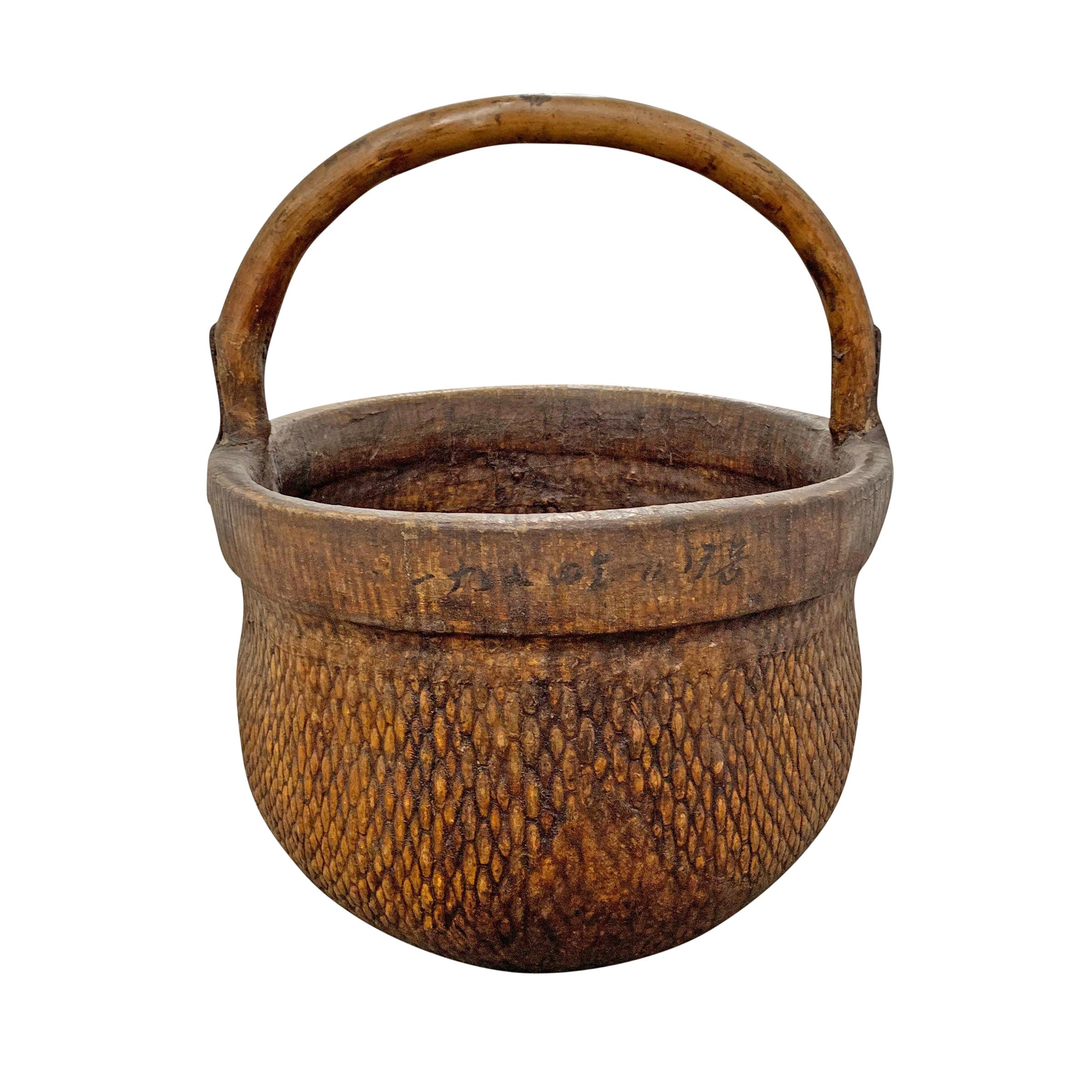 Cesta china de junco tejida de mediados del siglo XX