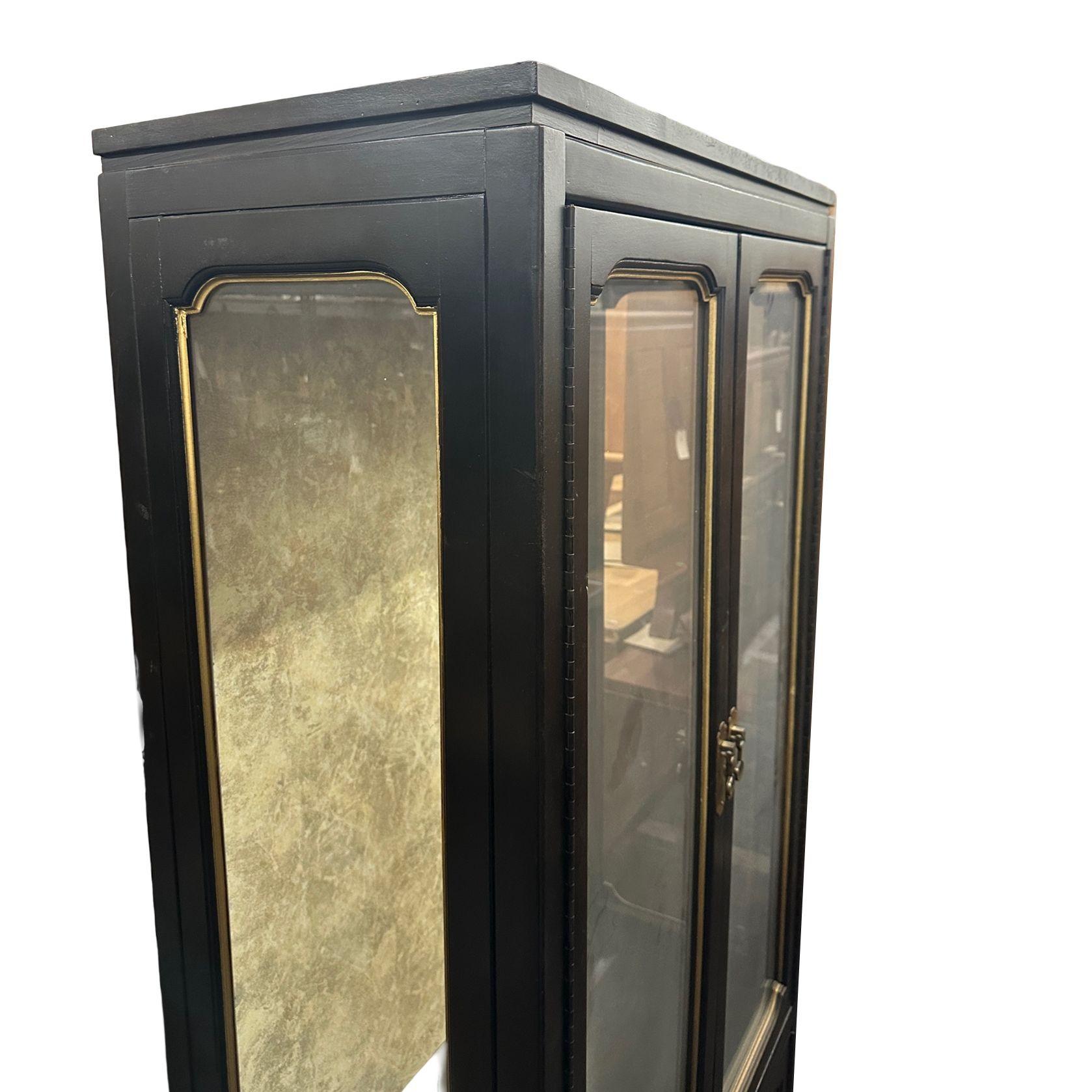 Hollywood Regency Mid 20th Century Chinoiserie Black Lacquer Lighted Curio China Display Cabinet