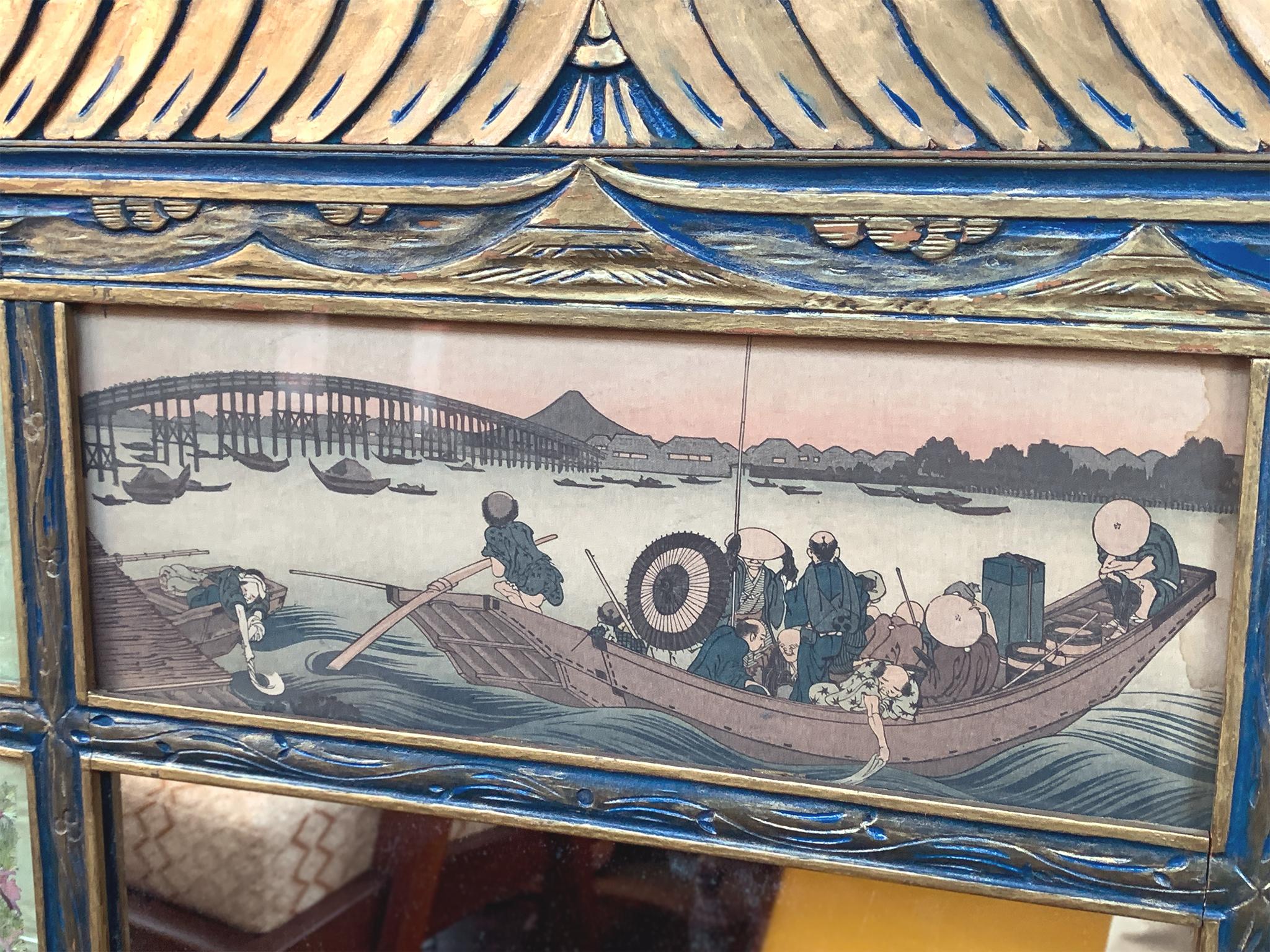 Miroir mural en bois doré sculpté Chinoiserie du milieu du 20e siècle Bon état - En vente à New York, NY
