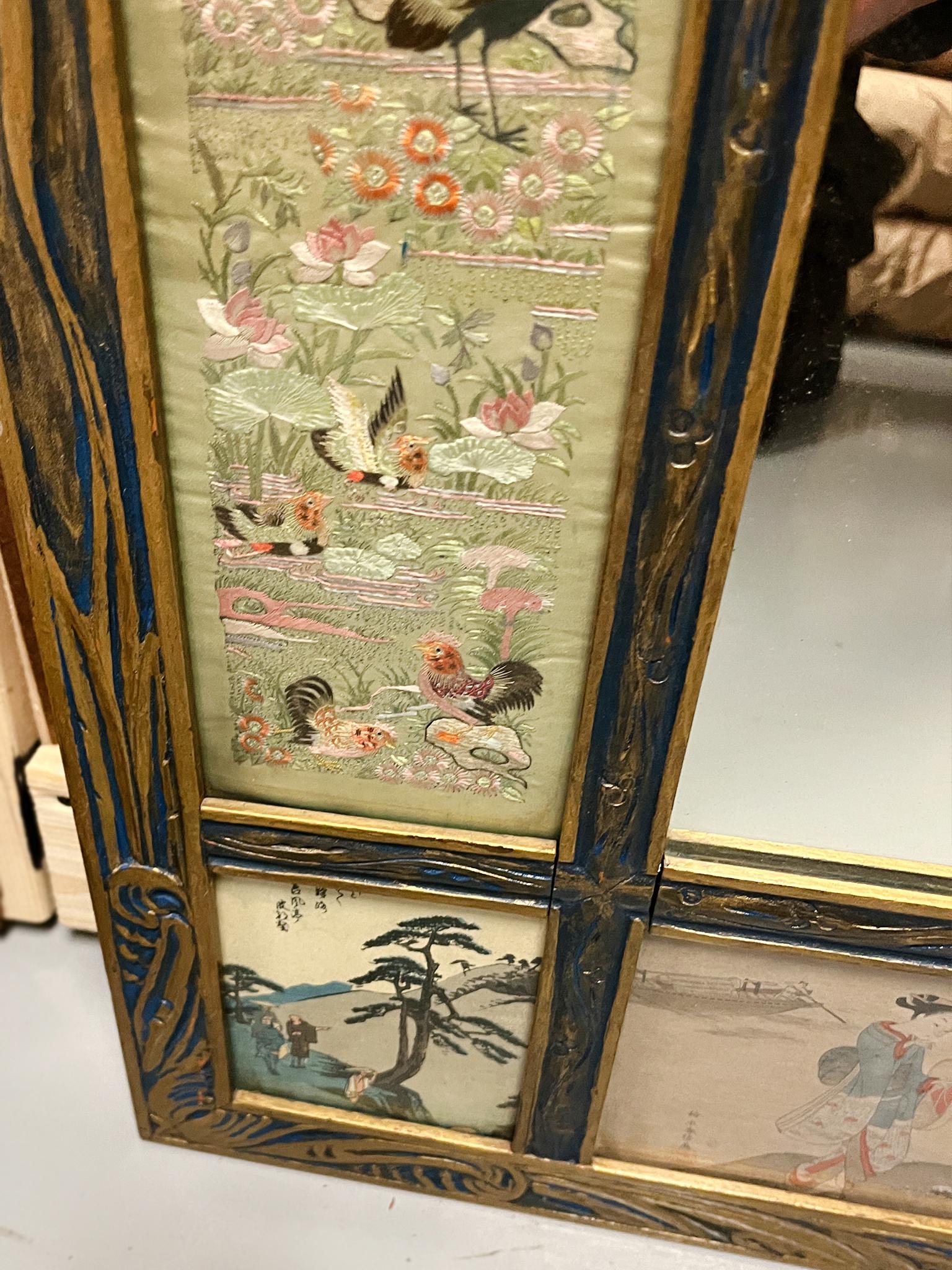 Miroir mural en bois doré sculpté Chinoiserie du milieu du 20e siècle en vente 2