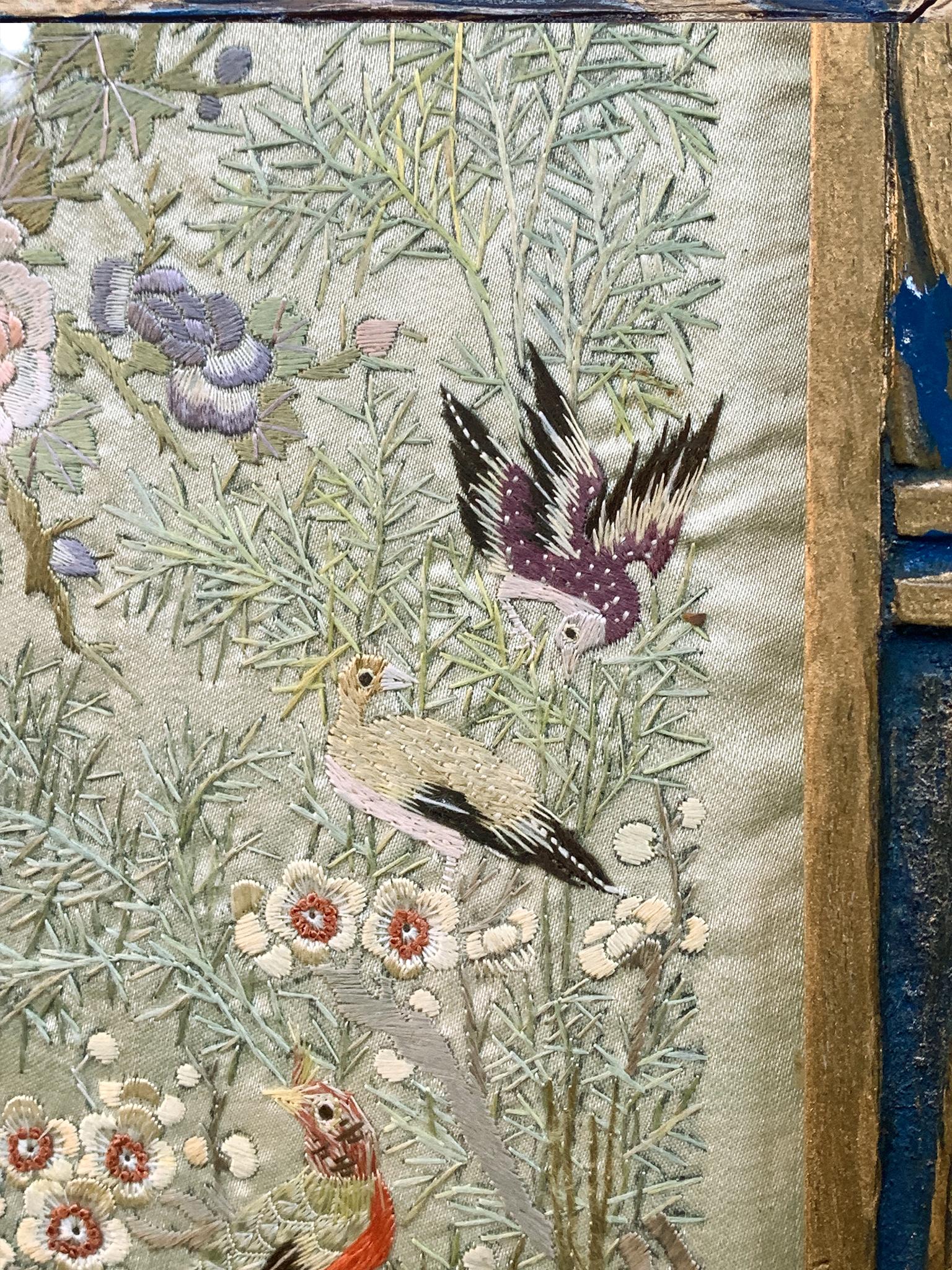 Miroir mural en bois doré sculpté Chinoiserie du milieu du 20e siècle en vente 4