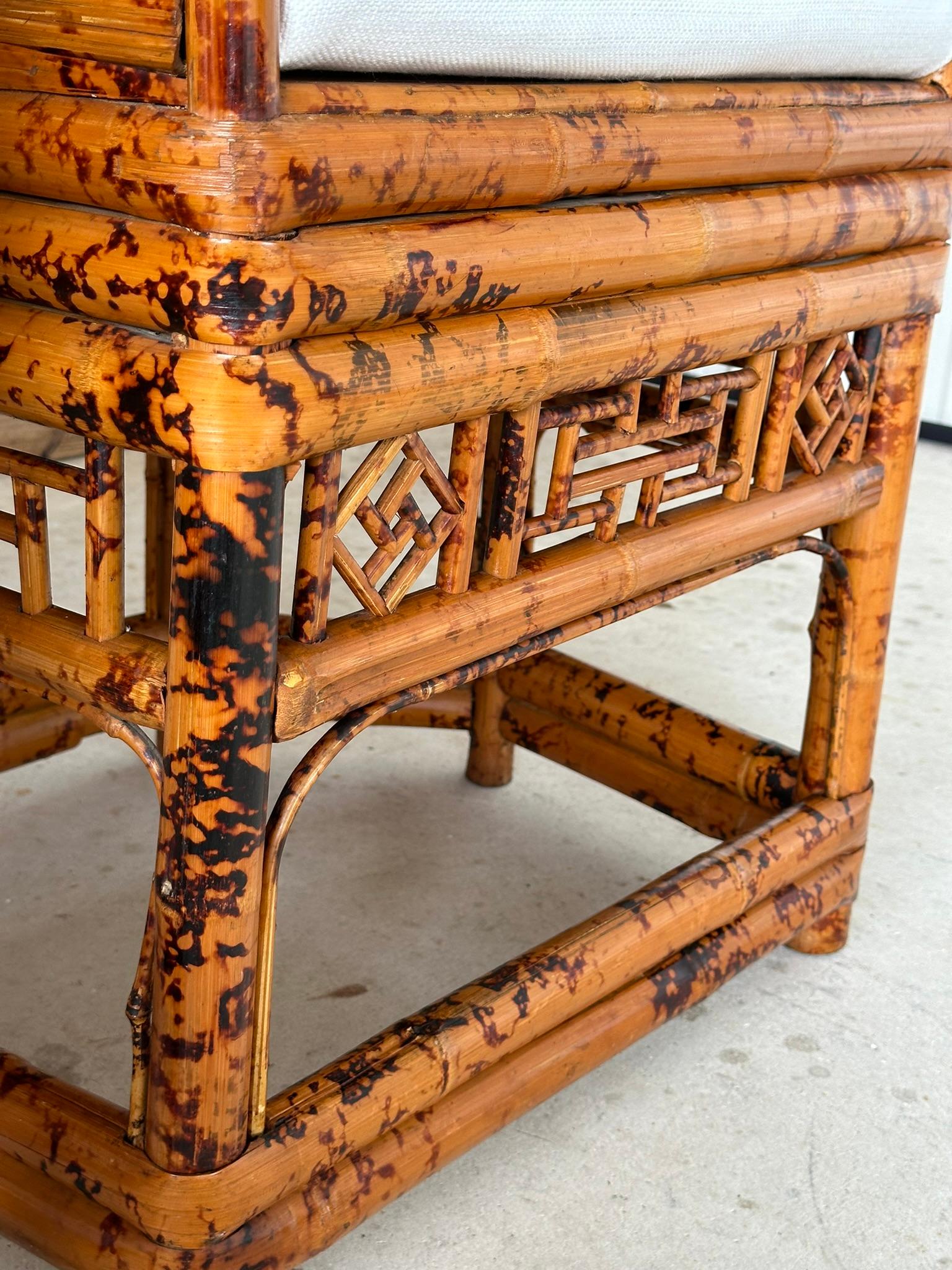 Chaise d'appoint en bambou tortue Chippendale Chinoiserie du milieu du 20ème siècle - Paire Bon état - En vente à North Fort Myers, FL