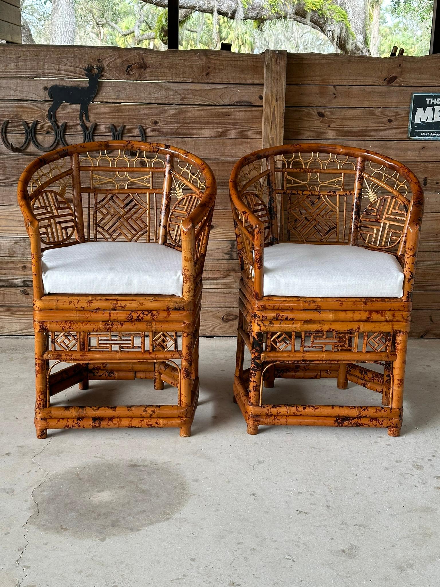 Bambou Chaise d'appoint en bambou tortue Chippendale Chinoiserie du milieu du 20ème siècle - Paire en vente
