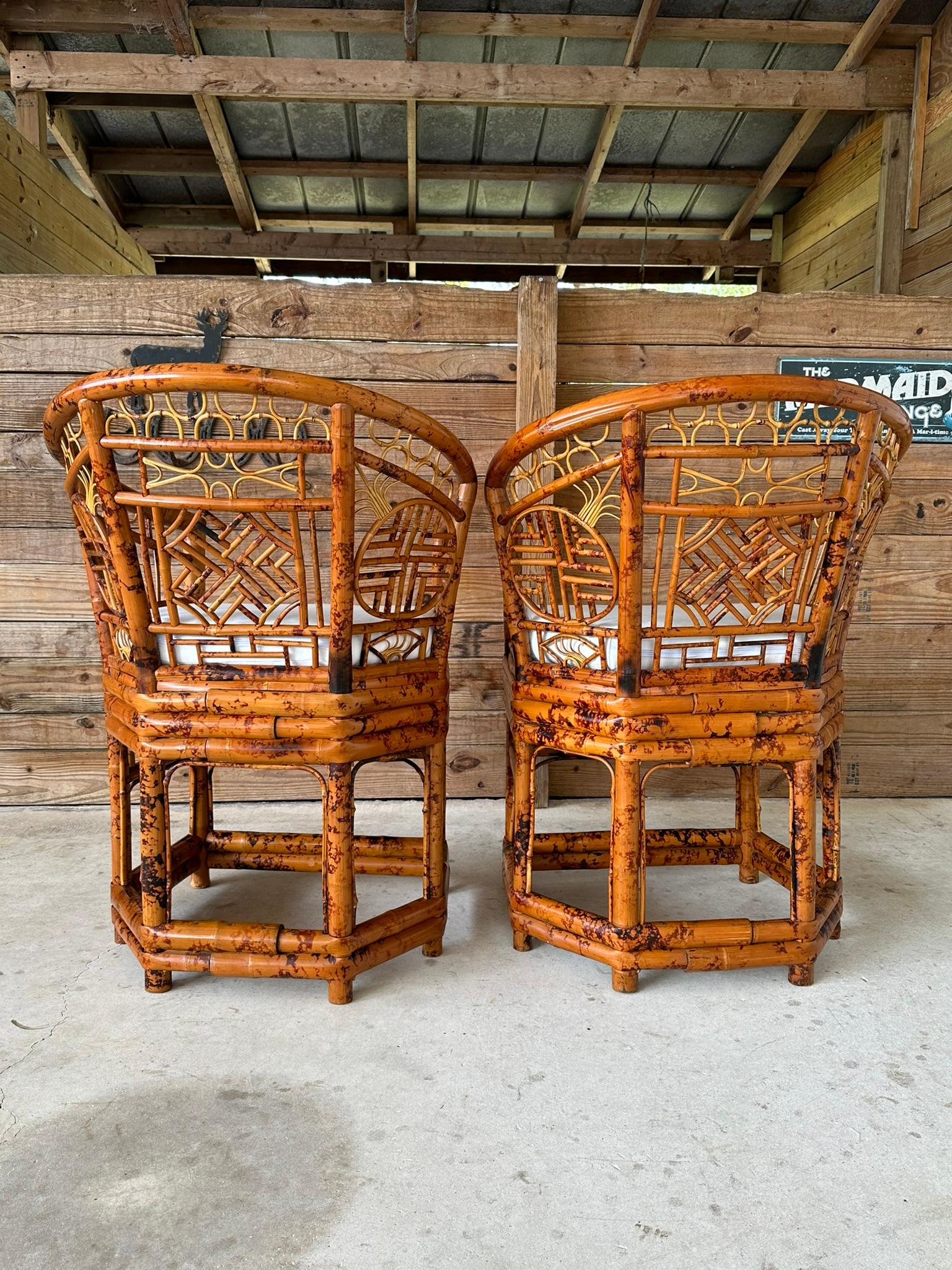 Chaise d'appoint en bambou tortue Chippendale Chinoiserie du milieu du 20ème siècle - Paire en vente 1