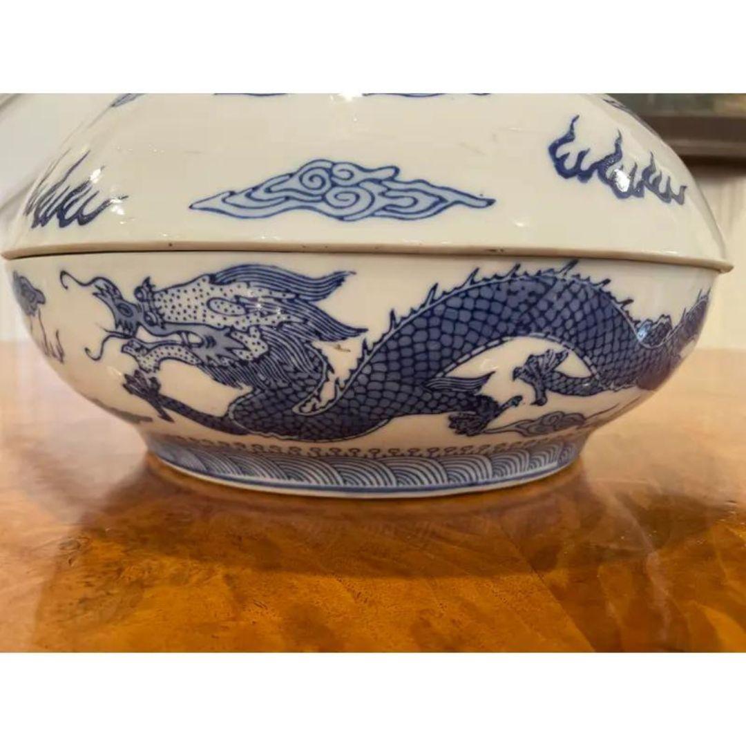 Mid 20th Century Chinoiserie Covered Bowl With Dragon Motif For Sale 1