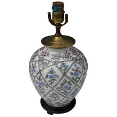 Lámpara de Jengibre de Chinoiserie de mediados del siglo XX con diseño floral y enrejado de cuerda