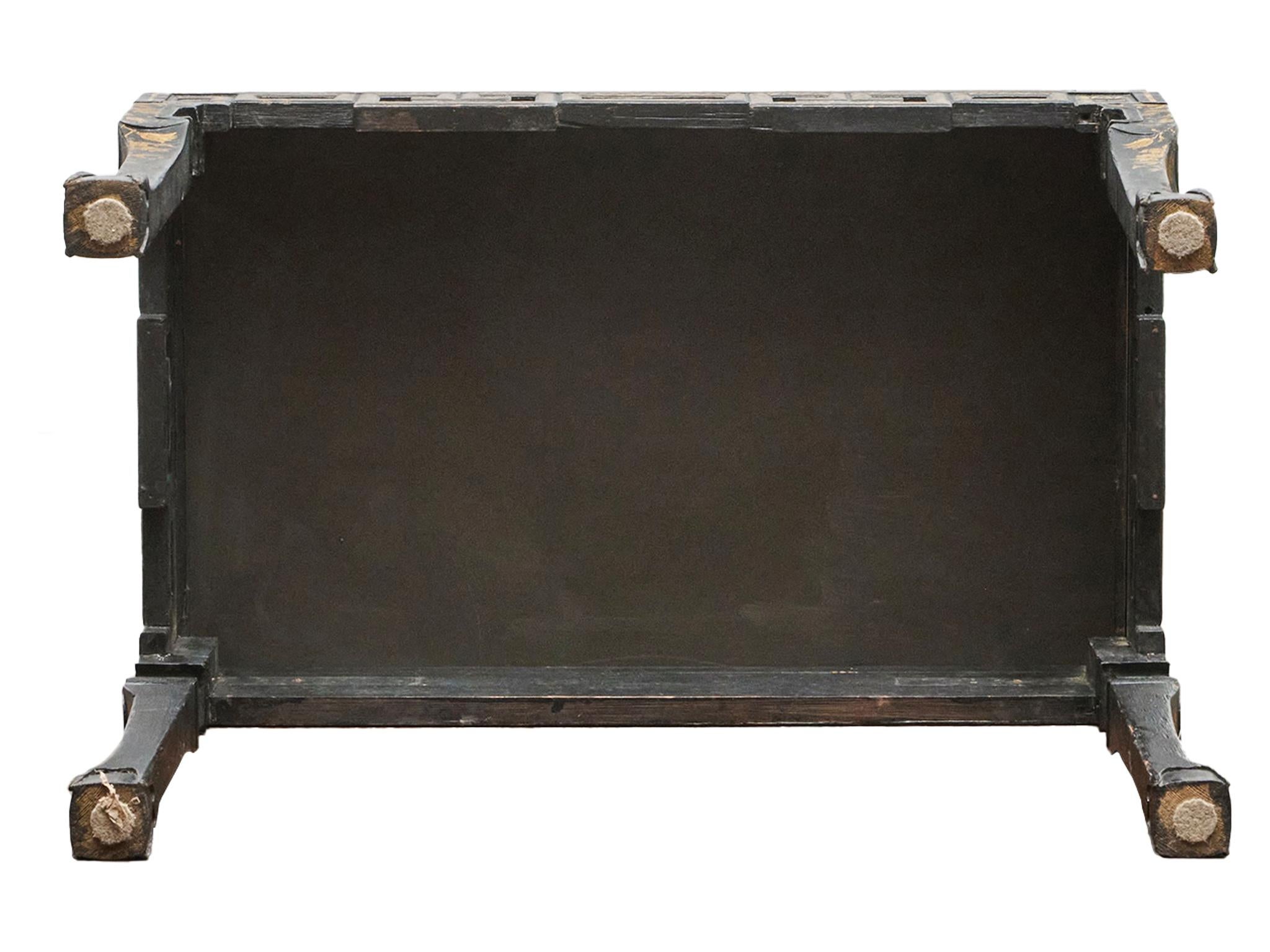 Doré Table d'appoint en ardoise Chinoiserie du milieu du 20e siècle en vente