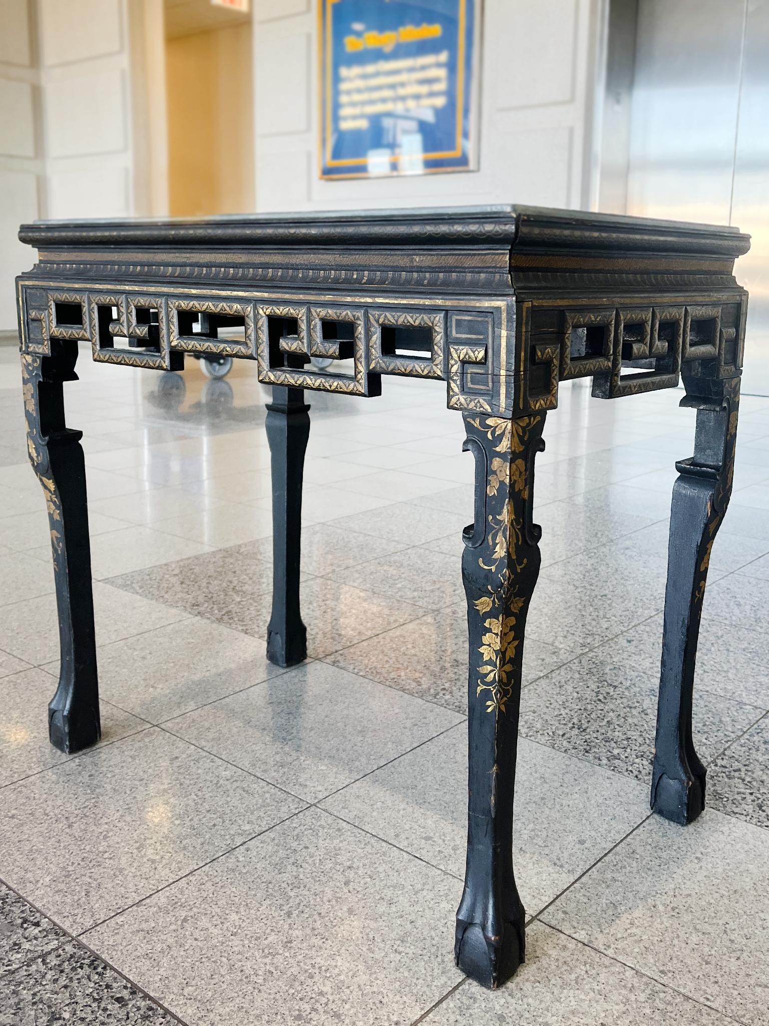 Table d'appoint en ardoise Chinoiserie du milieu du 20e siècle en vente 1