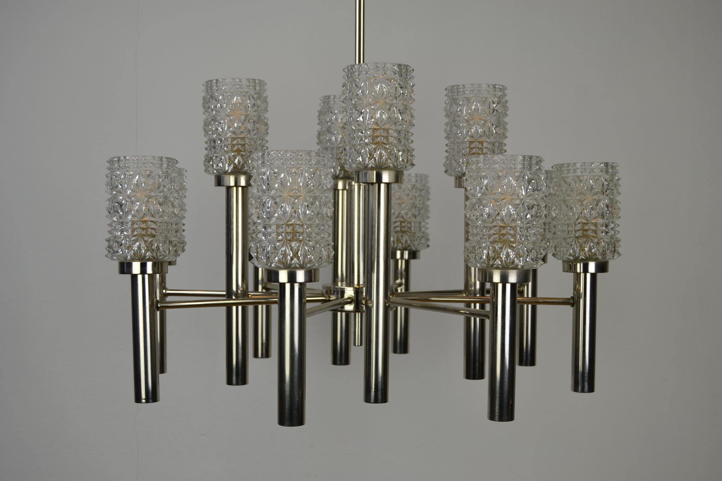 Mid-20th Century Chrome and Art Glass Chandelier, 12-Armed In Good Condition For Sale In Antwerp, BE