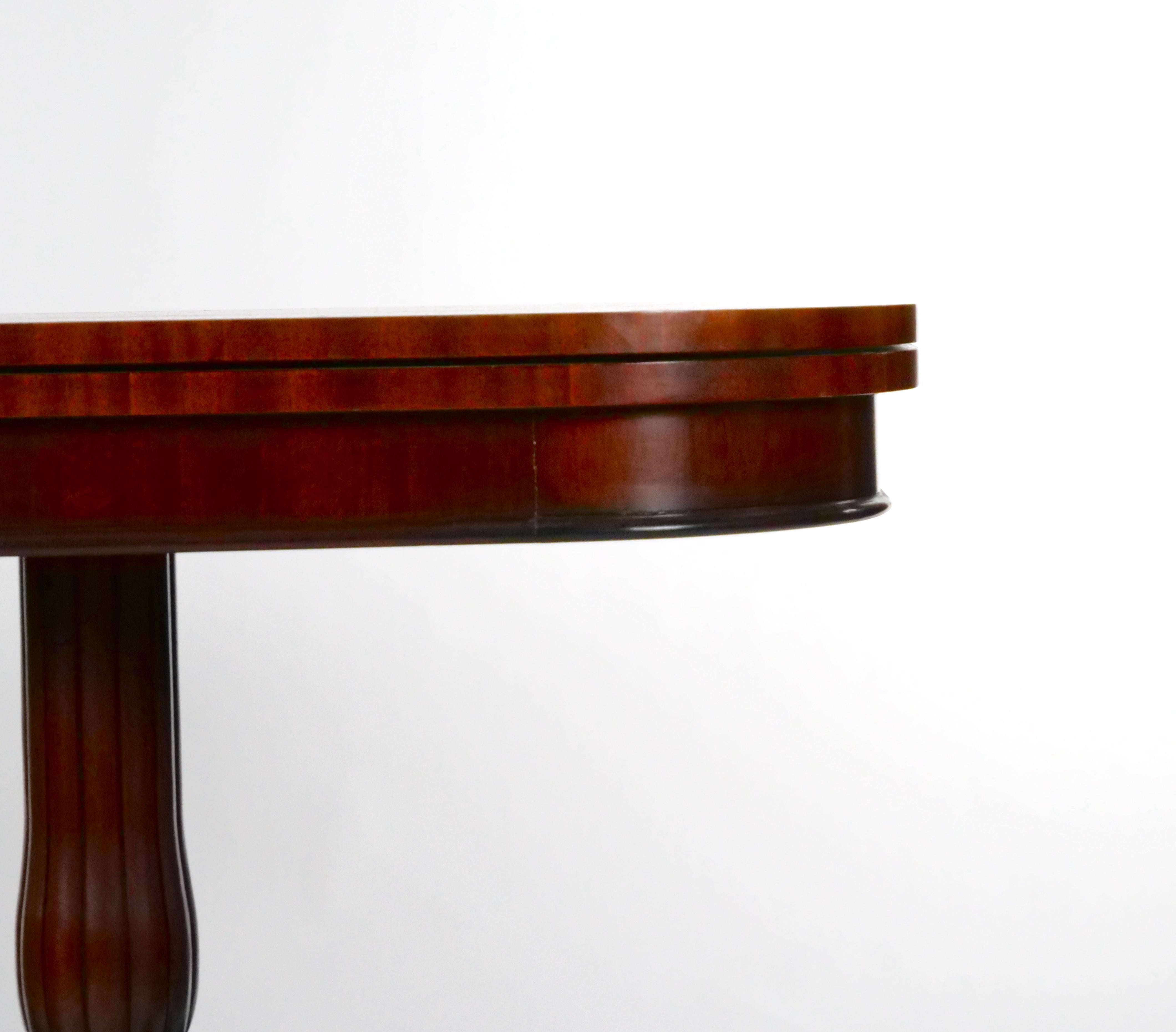 Mid-20th Century Classical Style Mahogany Breakfast Table For Sale 3