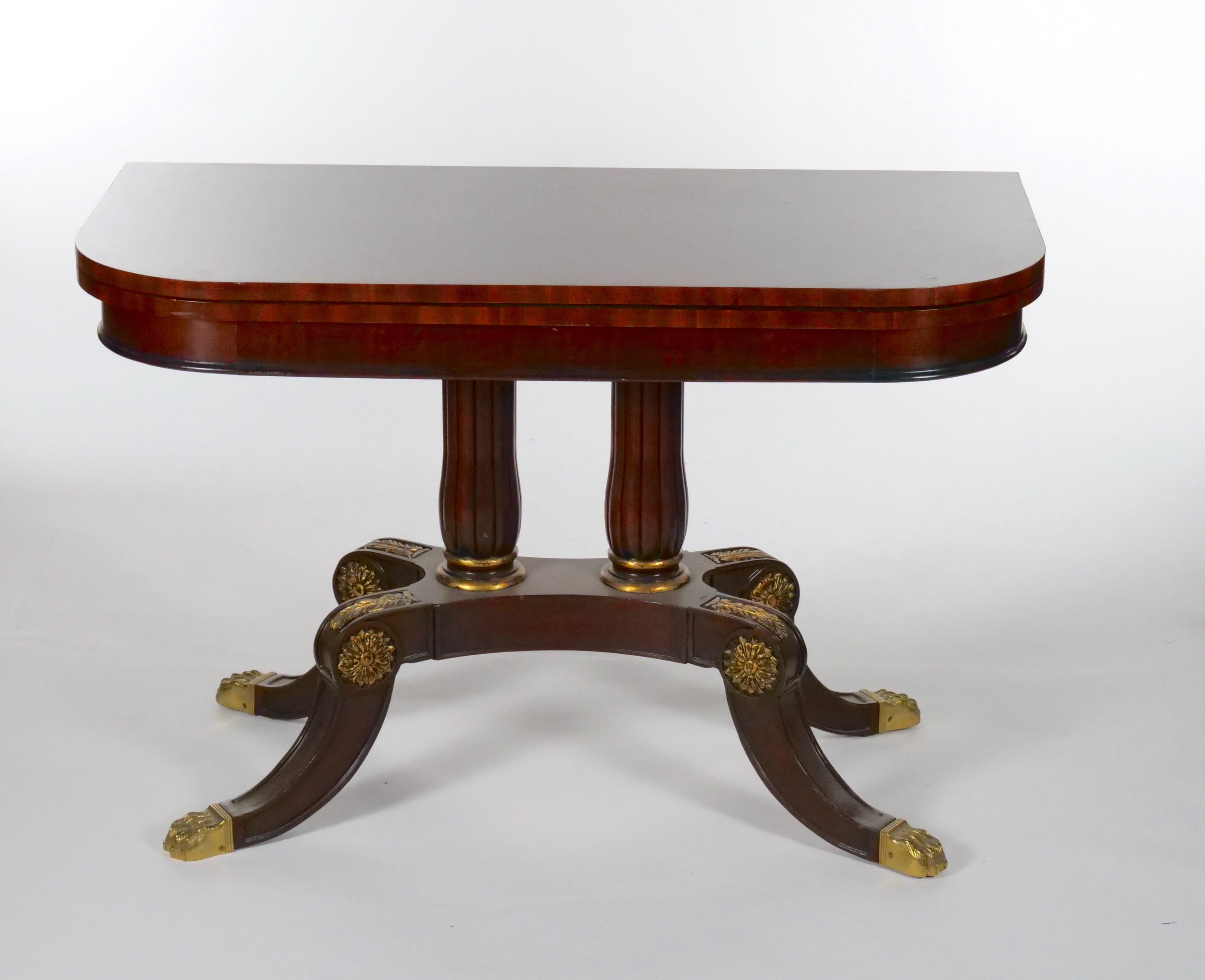 Hand-Carved Mid-20th Century Classical Style Mahogany Breakfast Table For Sale