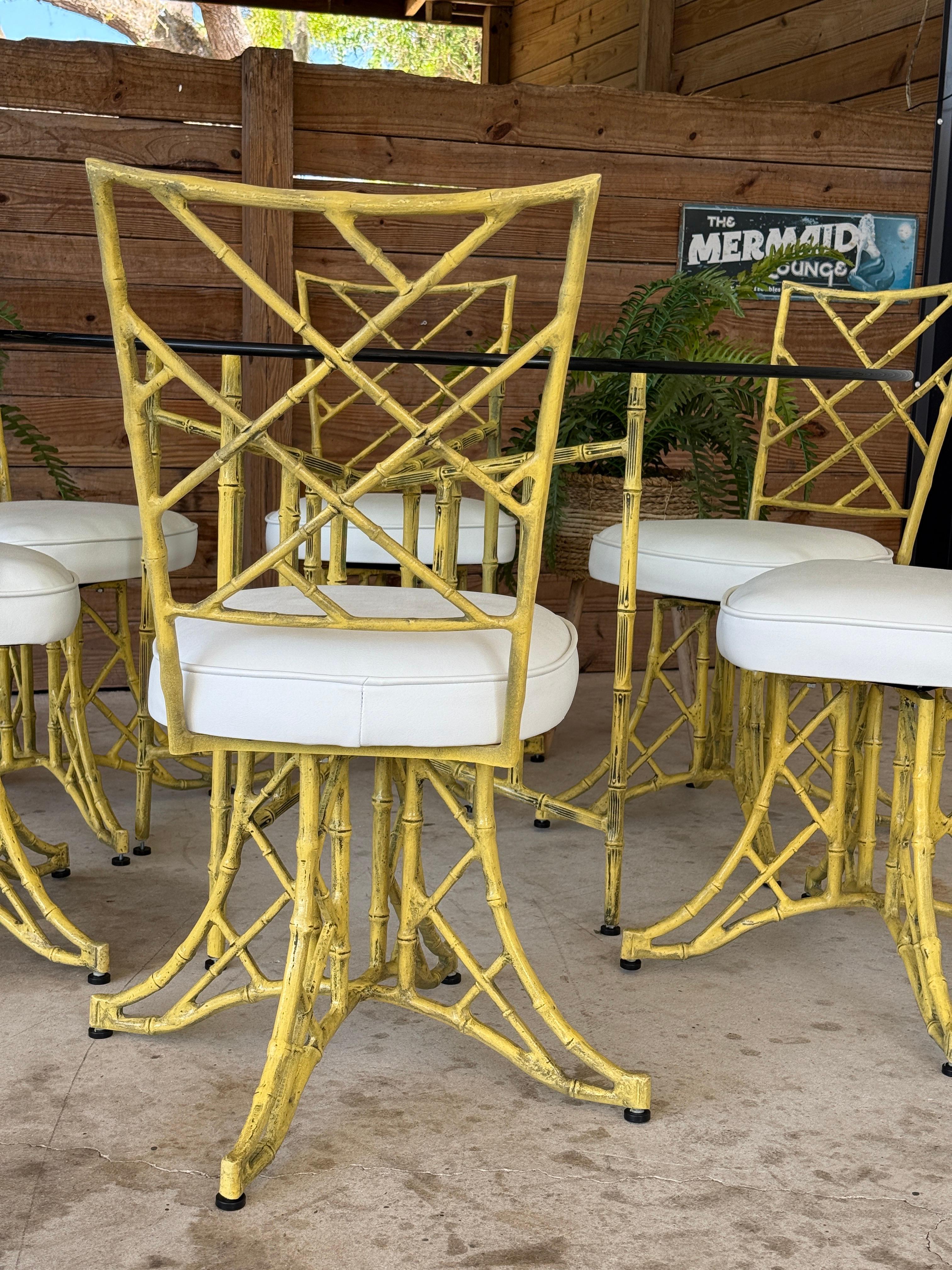 Hollywood Regency Tapisserie Chippendale du milieu du 20e siècle, style Régence côtière, faux bambou et métal en vente