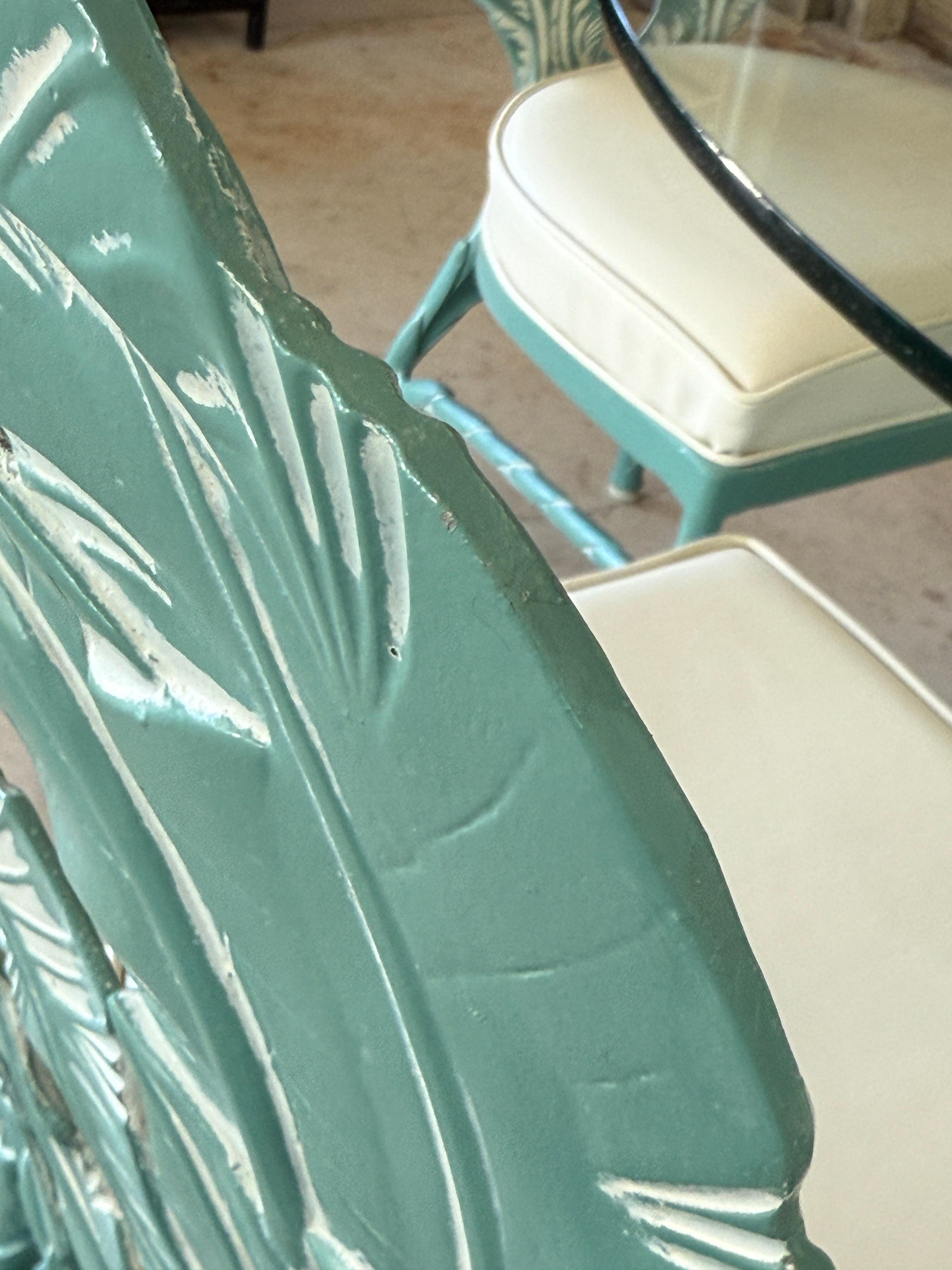 Mitte des 20. Jahrhunderts Coastal Regency Sculptural Palm Leaf Outdoor Dining Table and C im Angebot 4