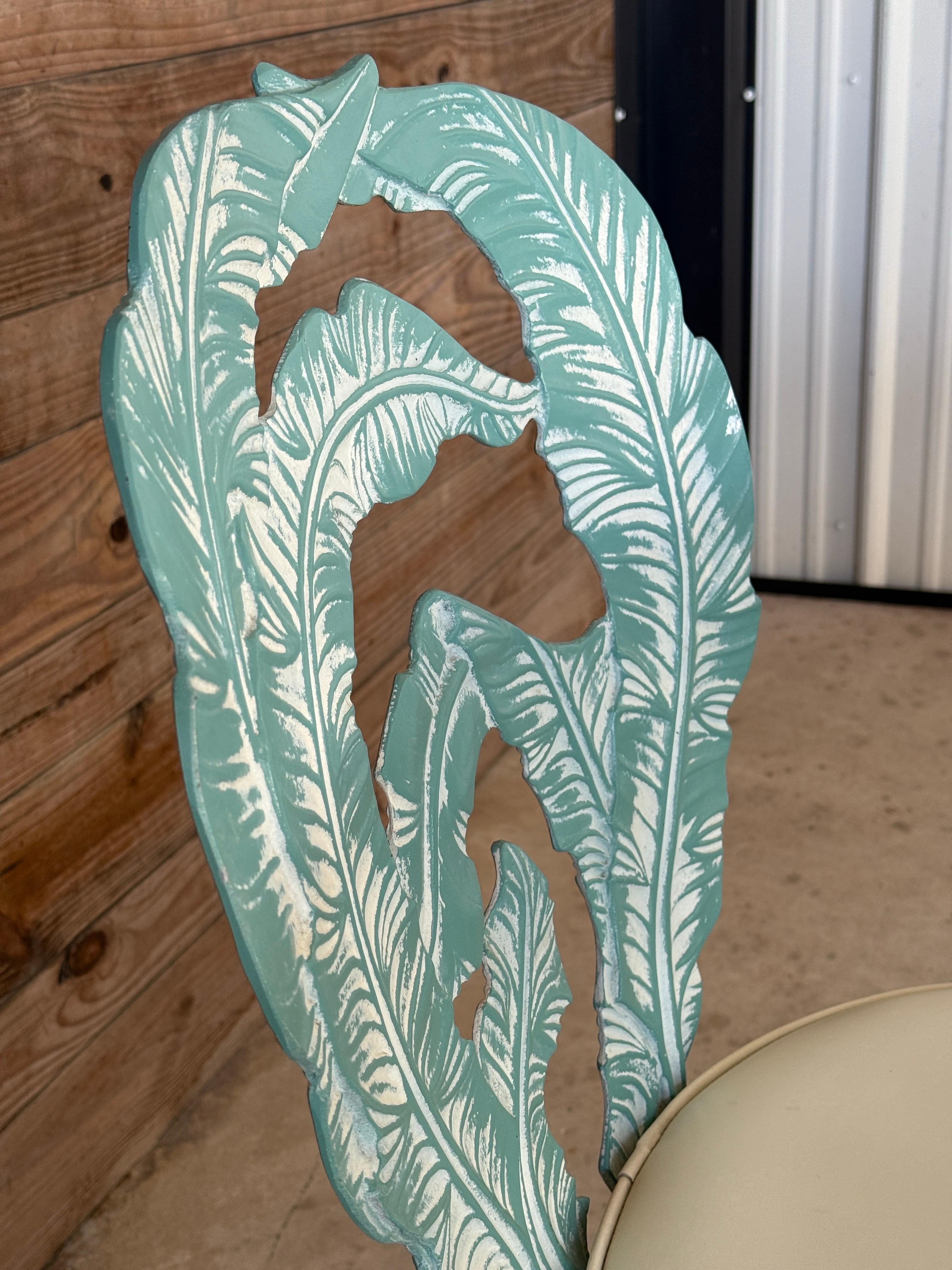 Mitte des 20. Jahrhunderts Coastal Regency Sculptural Palm Leaf Outdoor Dining Table and C im Angebot 2