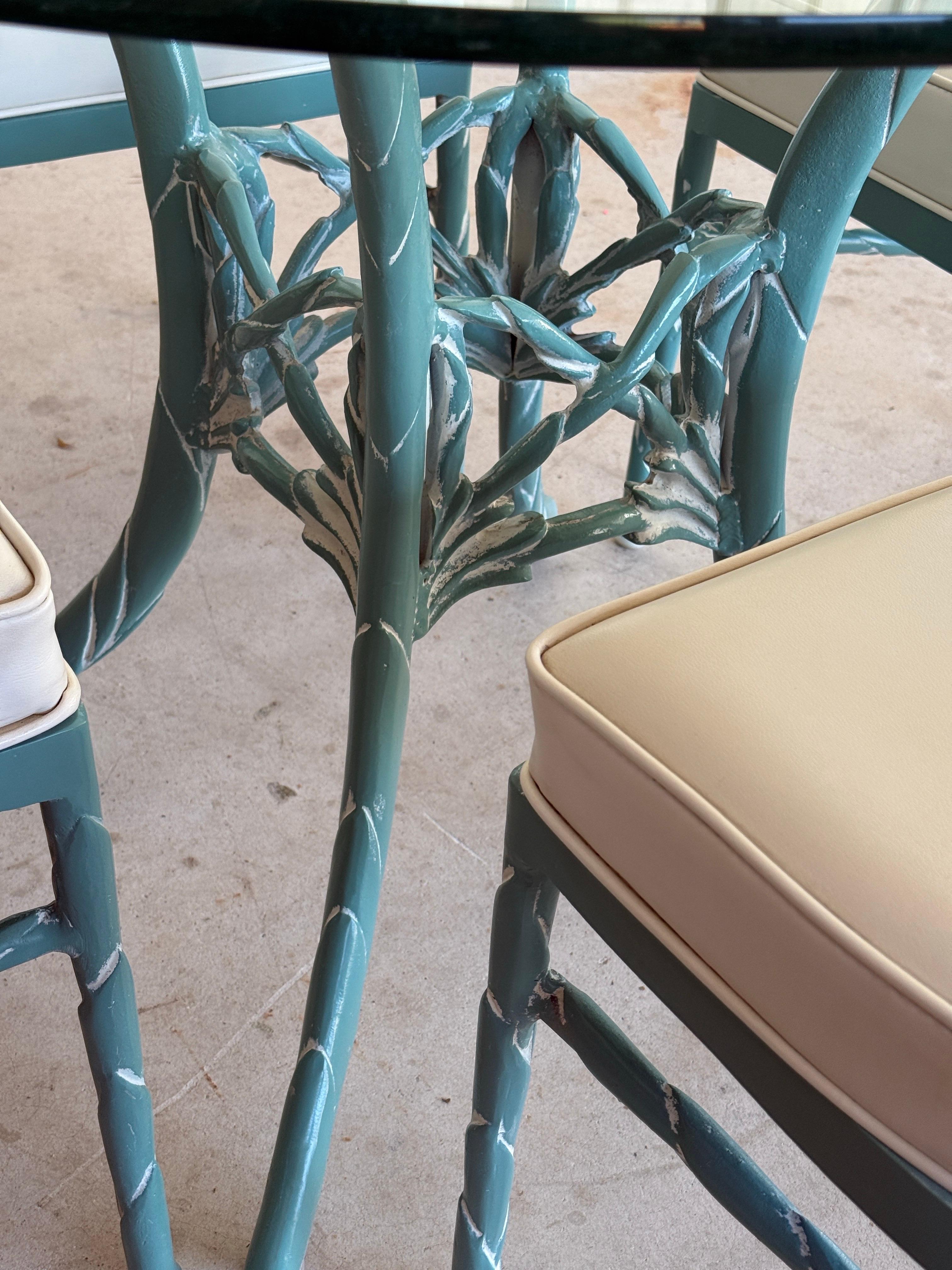 Mitte des 20. Jahrhunderts Coastal Regency Sculptural Palm Leaf Outdoor Dining Table and C im Angebot 3