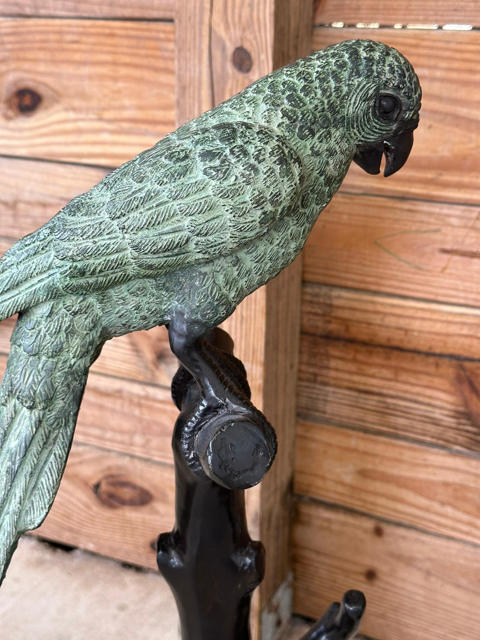 Coastal Tropical Art Deco Bronze Verdigris Papageienstatuen-Paar, Mitte des 20. Jahrhunderts, Paar im Zustand „Gut“ im Angebot in North Fort Myers, FL