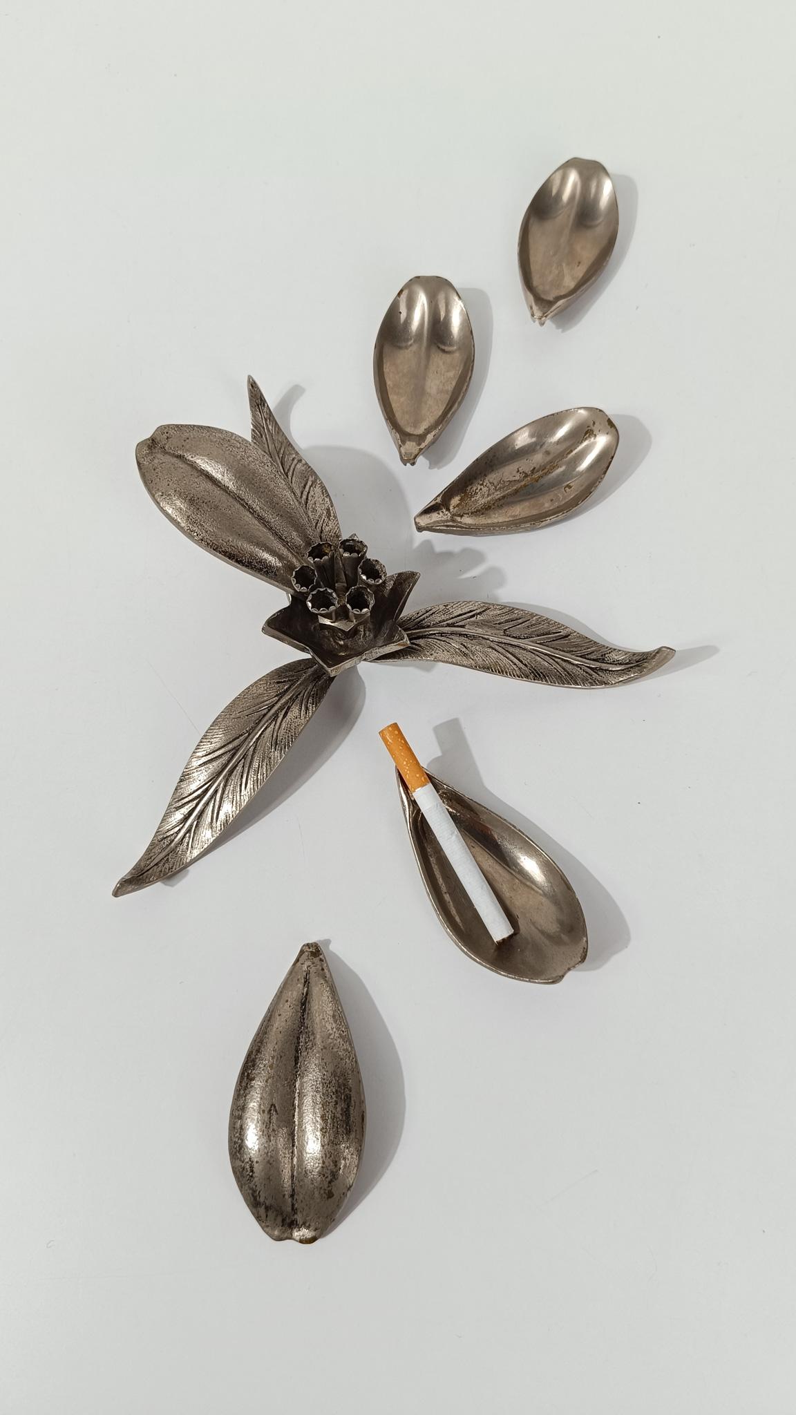 Mid 20th Century Cocktail Ashtray in Flower Shape with Removable Petals For Sale 5