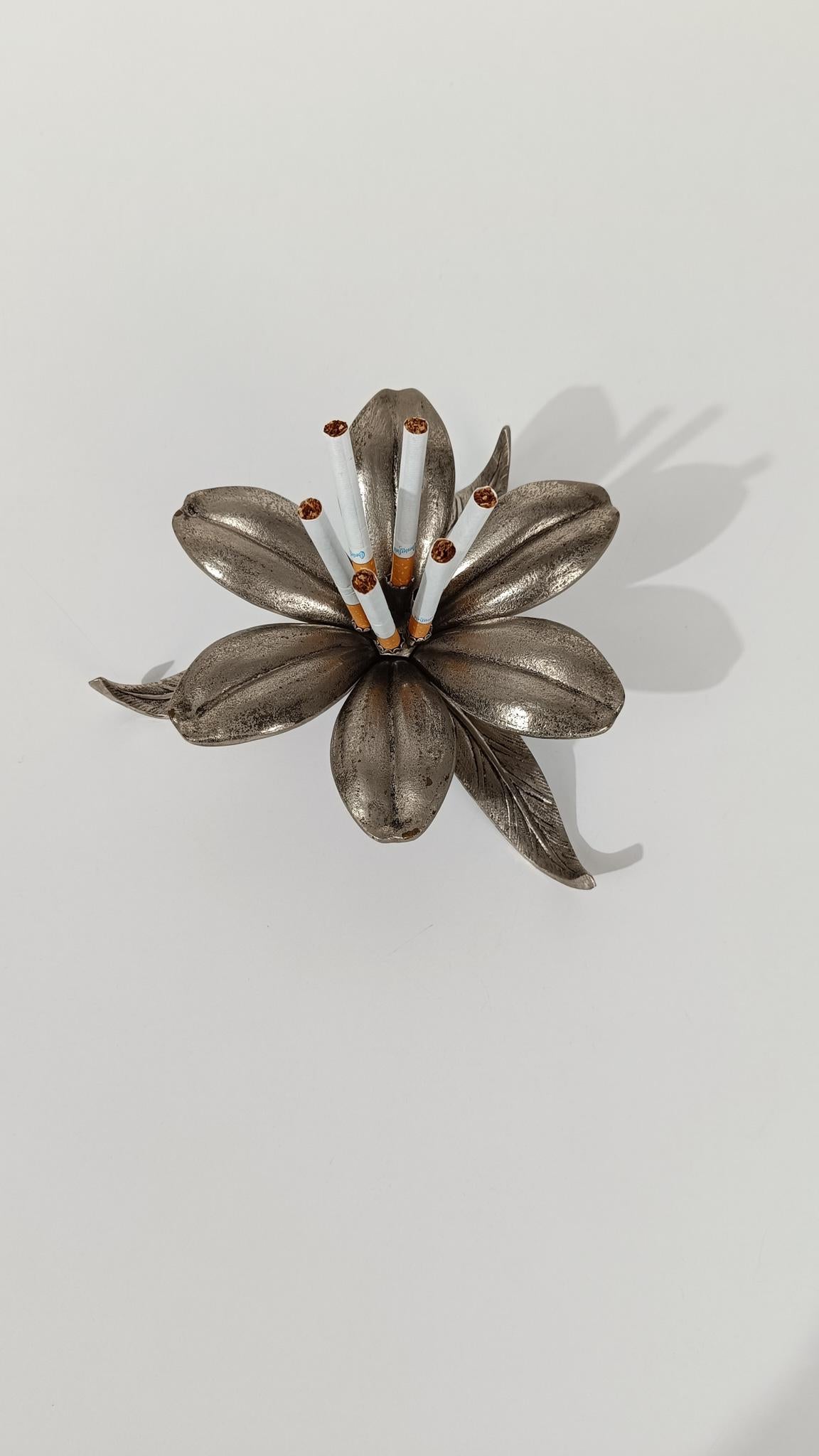 Mid 20th Century Cocktail Ashtray in Flower Shape with Removable Petals For Sale 11