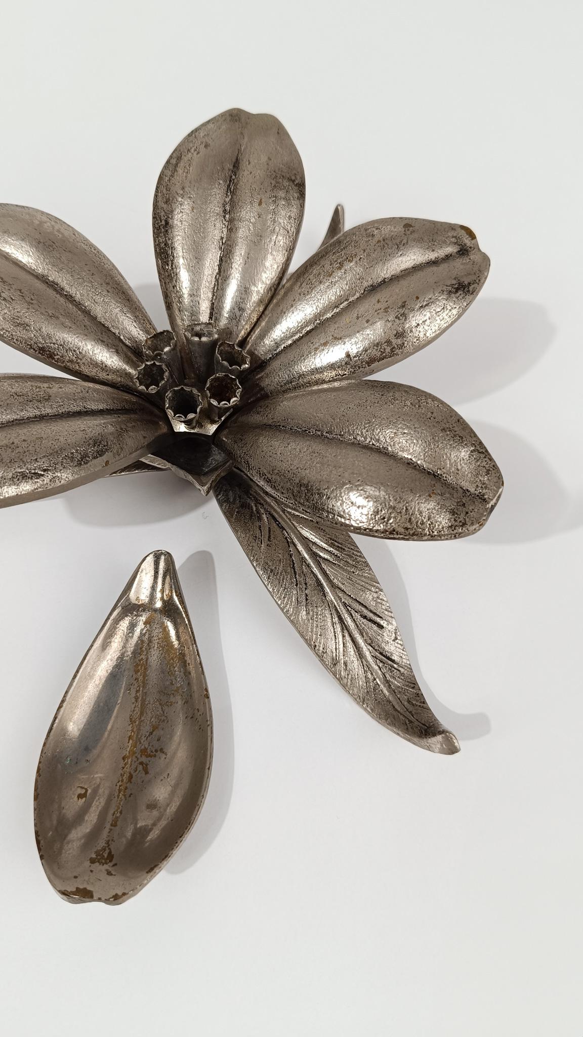 Italian Mid 20th Century Cocktail Ashtray in Flower Shape with Removable Petals For Sale
