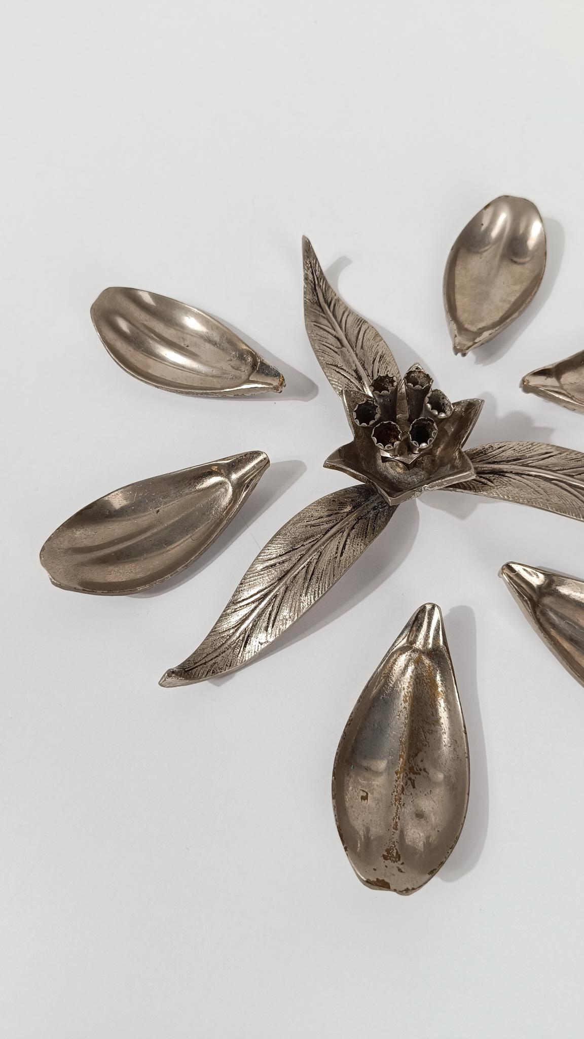 Mid 20th Century Cocktail Ashtray in Flower Shape with Removable Petals For Sale 2