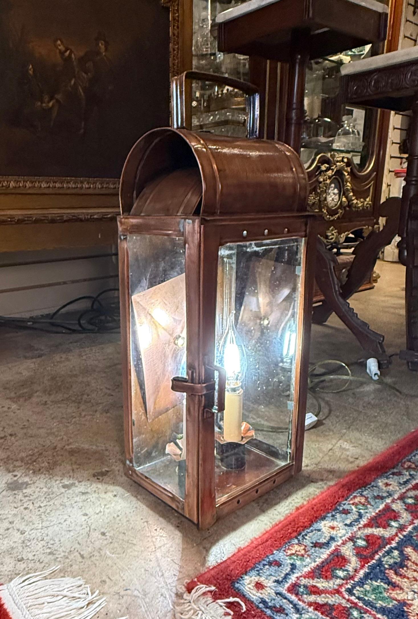 Farol de Pared Electrificado Estilo Colonial de Mediados del Siglo XX siglo XX en venta