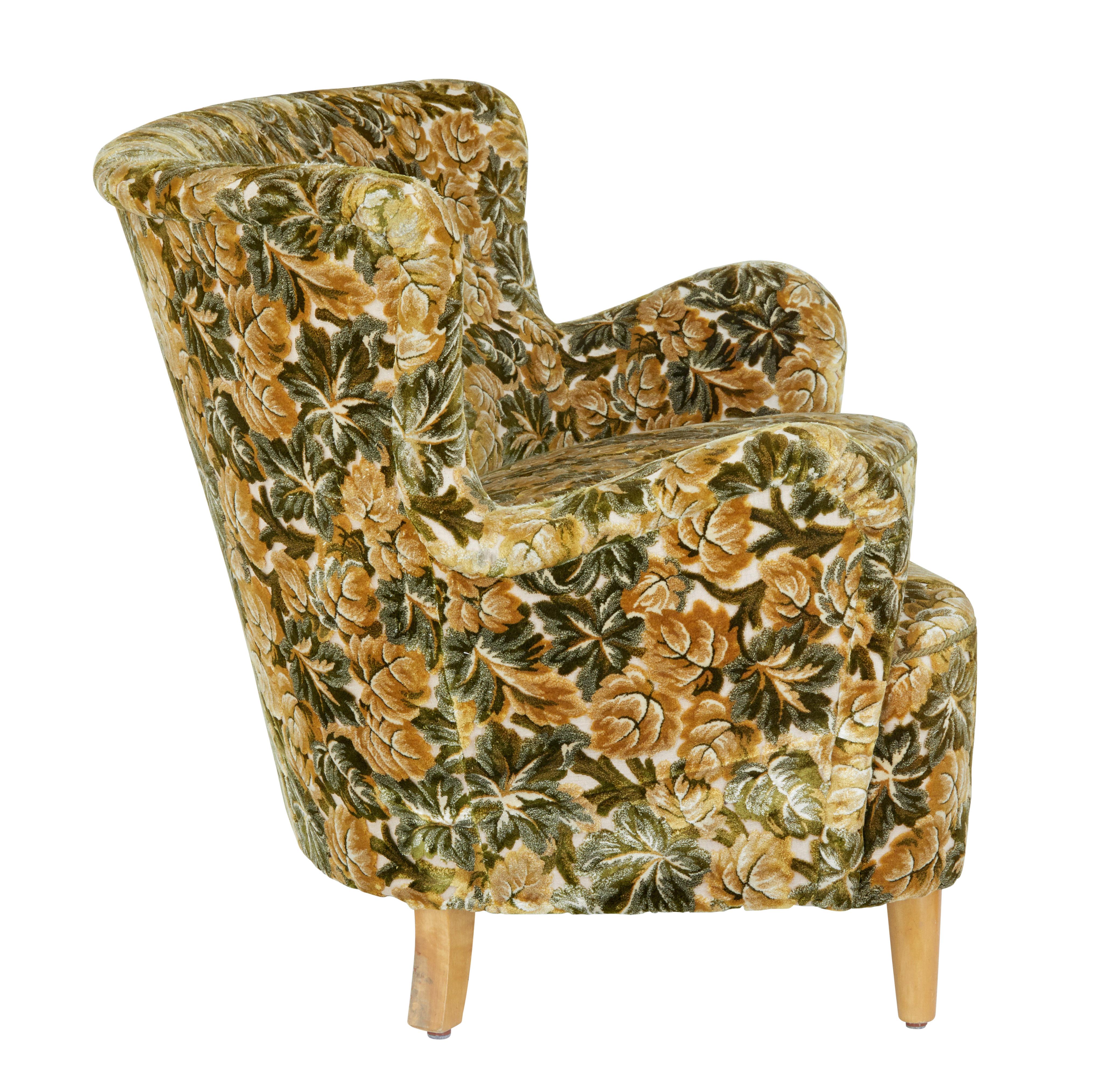 Mid-20th Century Concave Floral Upholstered Sofa (Skandinavische Moderne)